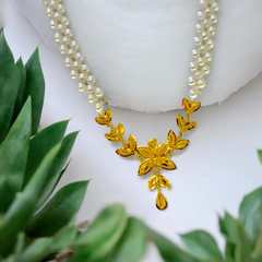 RAJLAXMI WGT: 1.670 GM APPROX HUID HALLMARK 22KT GOLD MOTI SITAHAR 1 PIECE WITH ADJUSTABLE TASSEL.