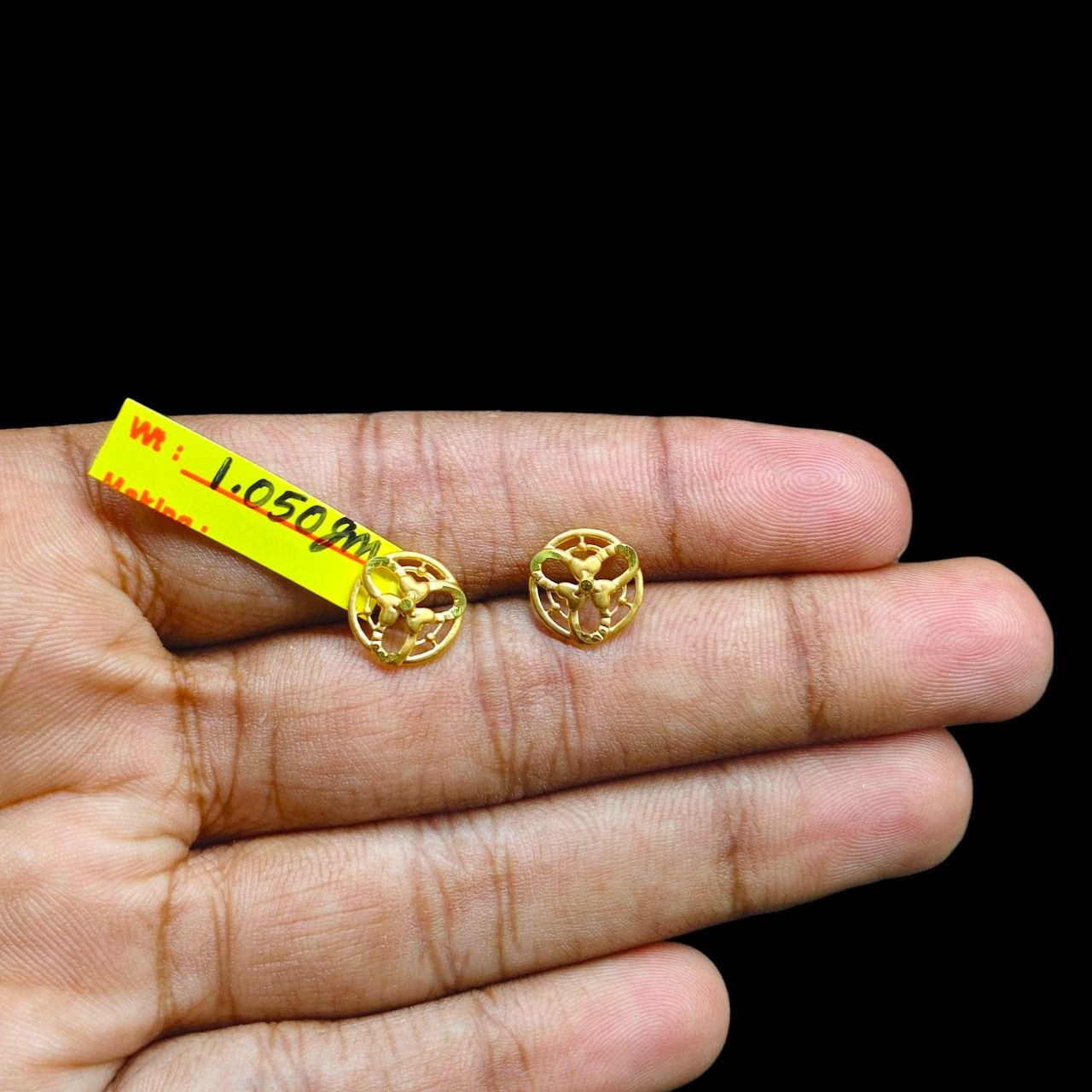 GOLD TOPS- BIS CERTIFIED (WGT: 1.050 GM APPROX) HUID HALLMARK 375 9KT GOLD TOPS 1 PAIR BEST FOR MARRIAGE GIFT.