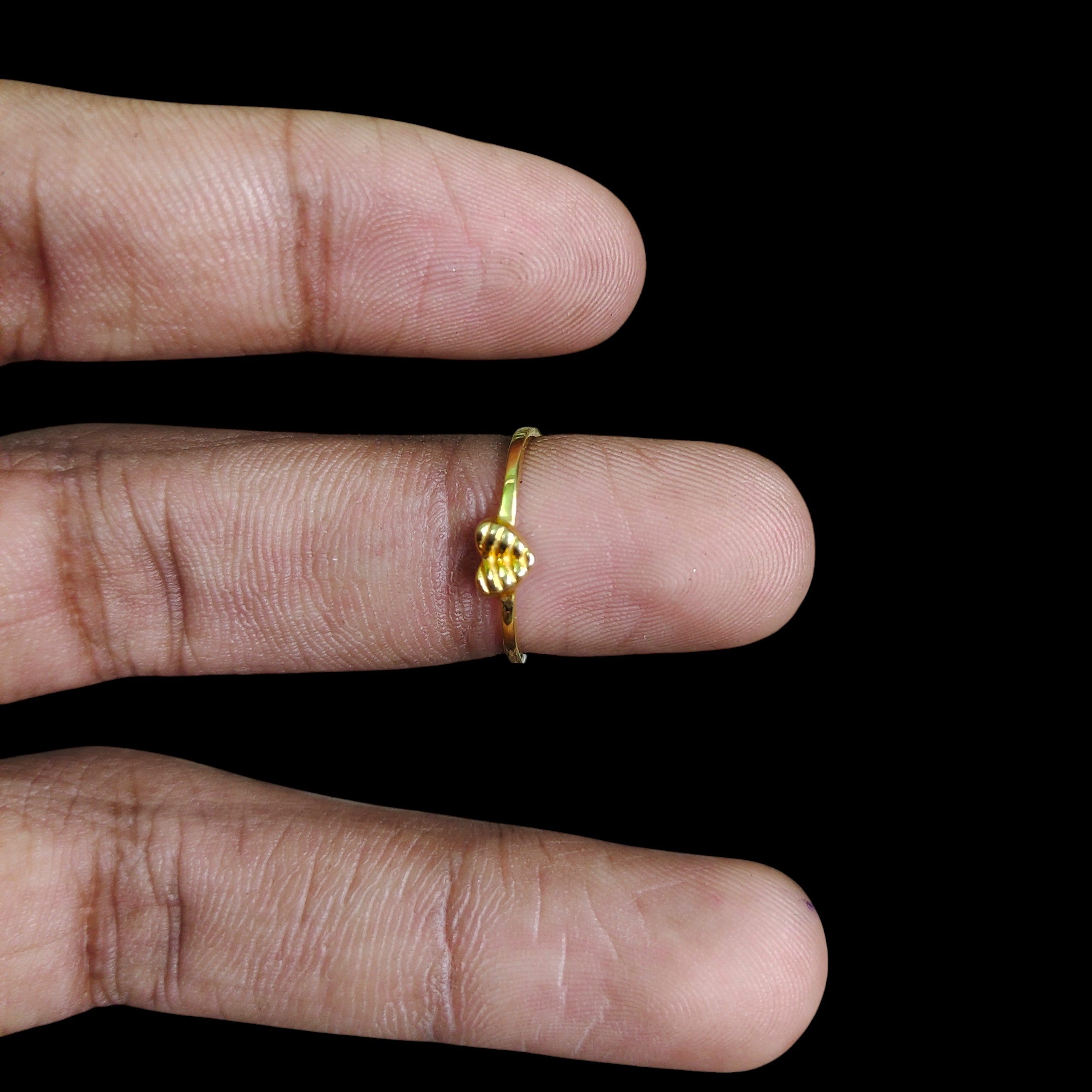 LADIES RING- (SIZE: 11) WGT: 0.660 GM APPROX 14KT HALLMARK GOLD RING FOR WOMEN 1 PIECE.