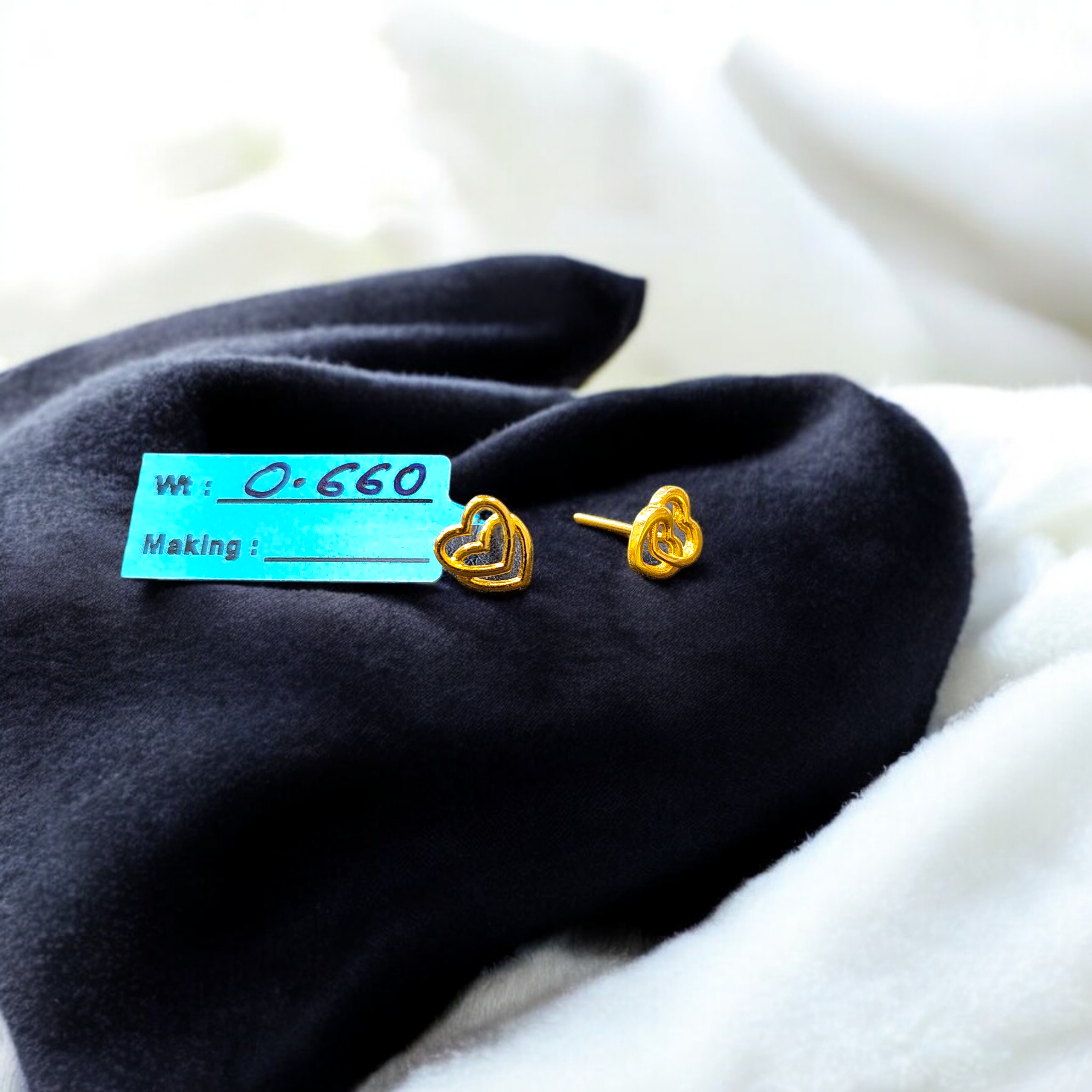 STUD EARRING- TRJ BABY TOPS WGT: 0.660 GM APPROX BIS CERTIFIED HUID HALLMARK 9KT GOLD STUD EARRINGS FOR WOMEN 1 PAIR FOR REGULAR USE.