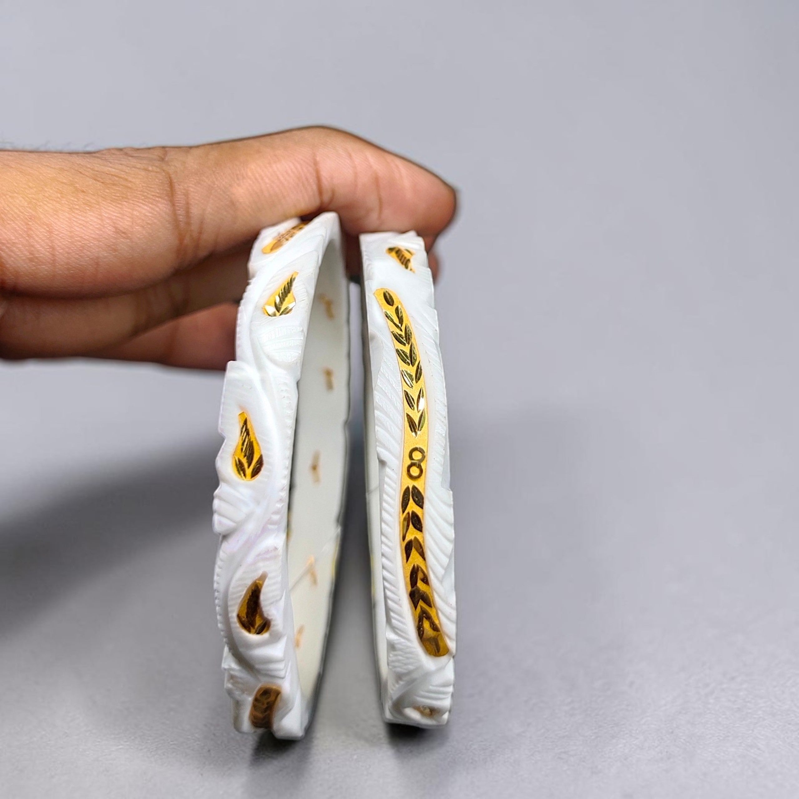 SAKHA BADHANO- (SIZE:28) WGT: 3.470 GM APPROX HUID HALLMARK 22KT GOLD SAKHA BADHANO BANGLES 1 PAIR DESIGN FOR REGULAR USE.