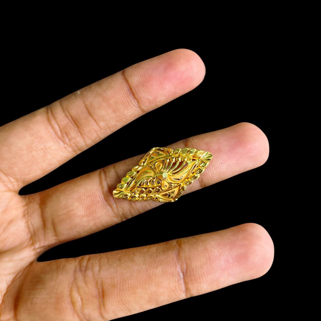 LADIES RING- (SIZE: 13 ) WGT: 3.270 GM APPROX BIS CERTIFIED HUID HALLMARK 916 22KT GOLD RING FOR WOMEN 1 PIECE.