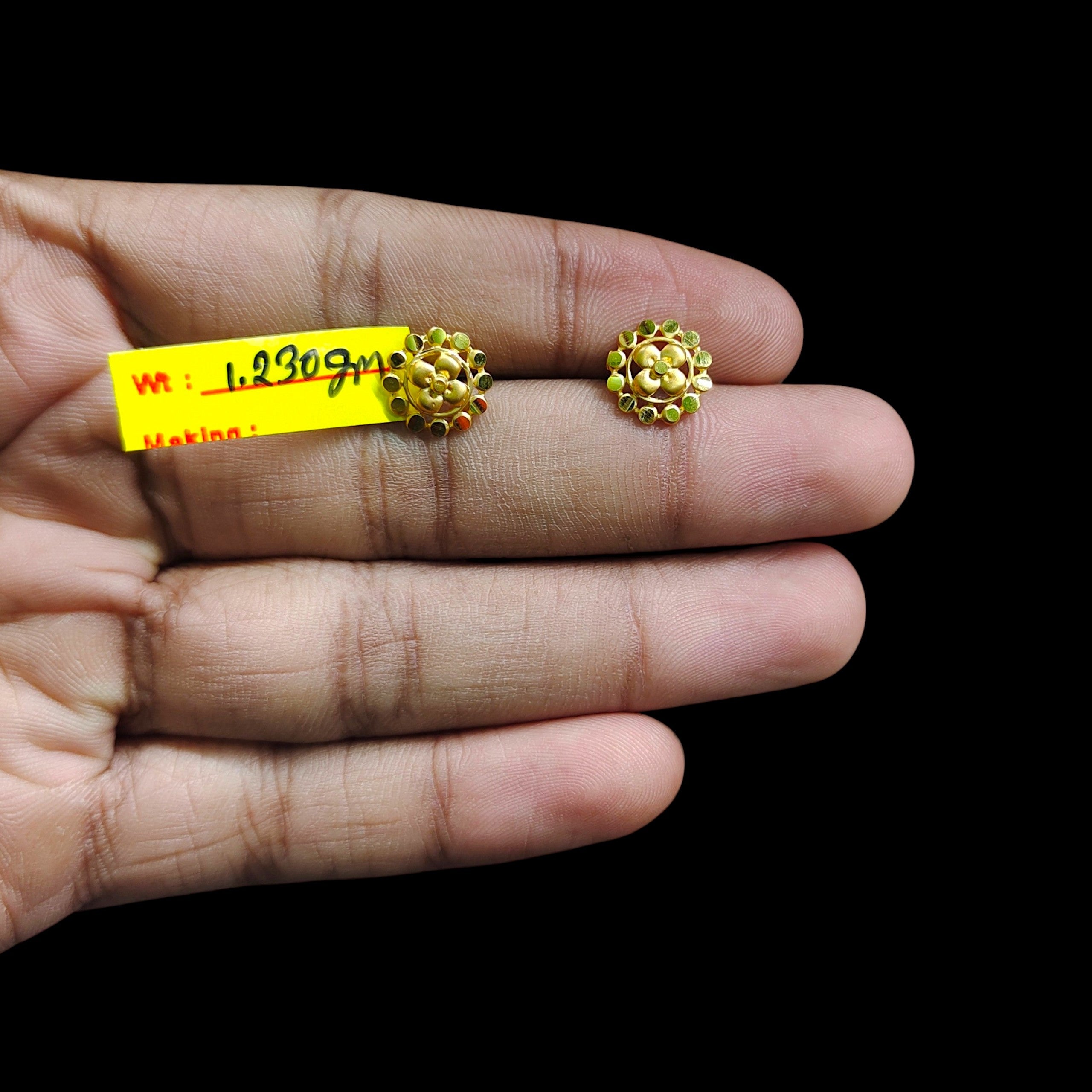GOLD TOPS- BIS CERTIFIED (WGT: 1.230 GM APPROX) HUID HALLMARK 375 9KT GOLD TOPS 1 PAIR BEST FOR MARRIAGE GIFT.