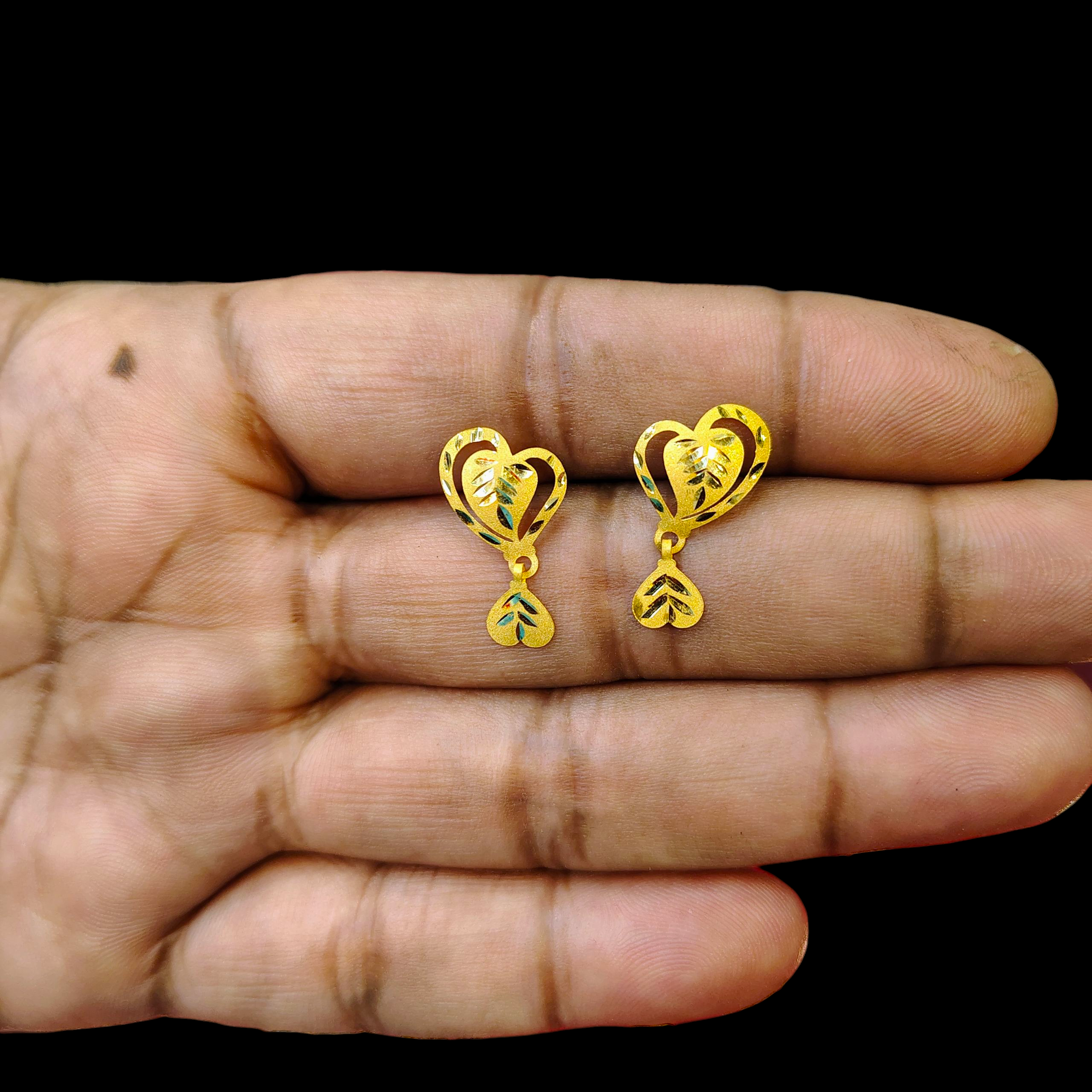 (GSE22) BIS CERTIFIED WGT: 0.590 GM APPROX HUID HALLMARK 916 22KT GOLD TOPS 1 PAIR FOR WOMEN.