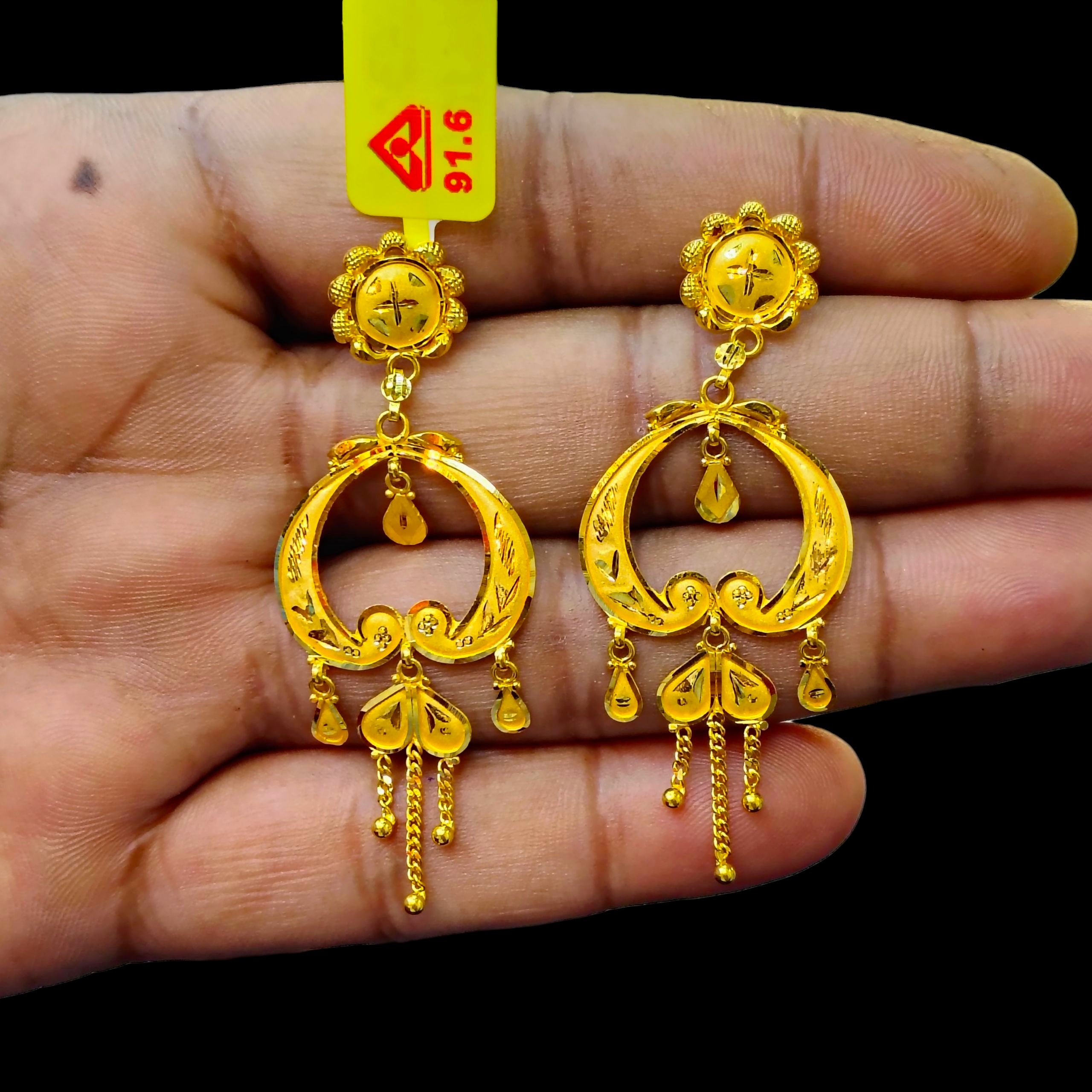 (GER22) BIS CERTIFIED WGT: 4.430 GM APPROX HUID HALLMARK 916 22KT GOLD EARRINGS KANBALA 1 PAIR FOR WOMEN.