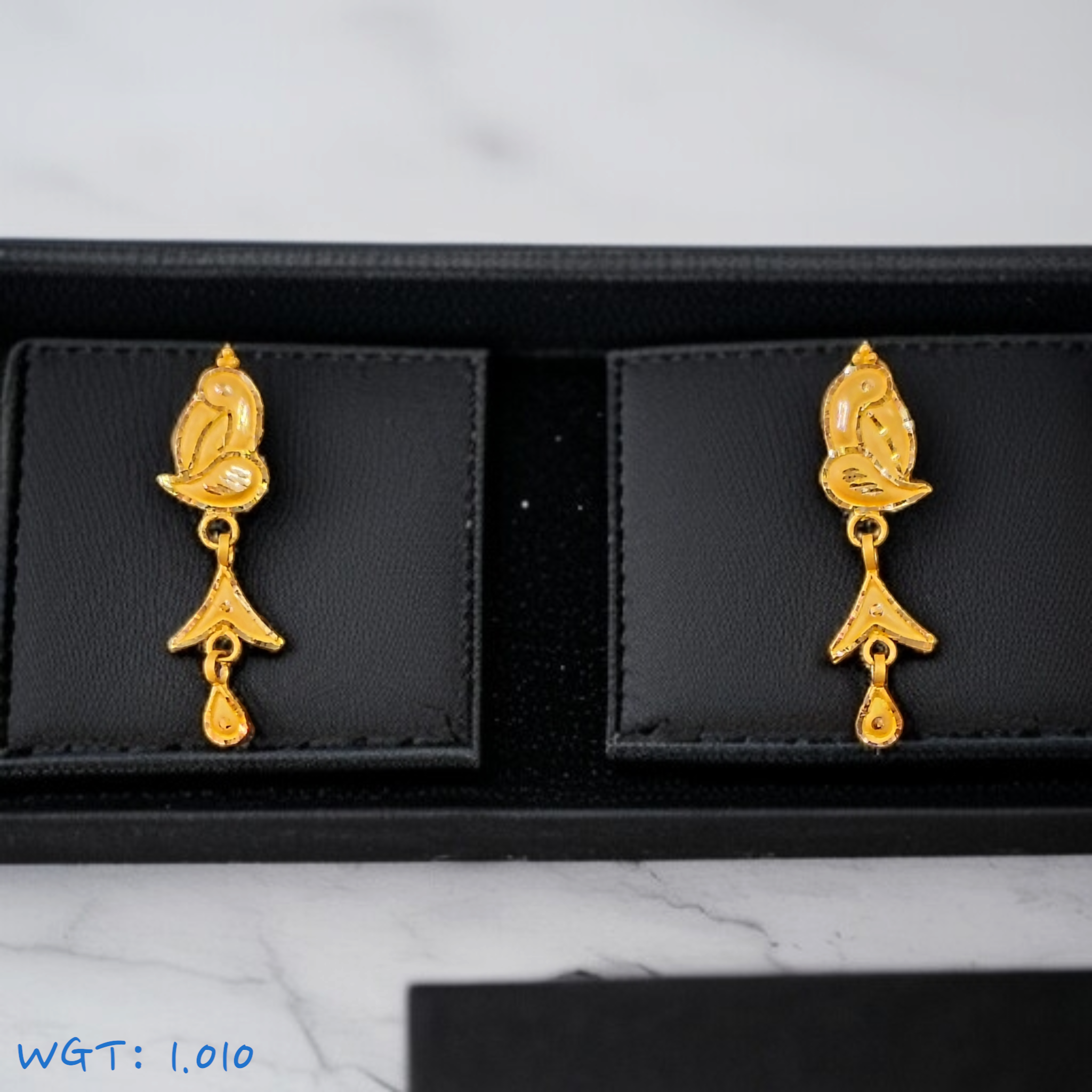 (GPT) RAJLAXMI WGT: 1.010 GM APPROX HUID HALLMARK 916 22KT GOLD EAR TOPS STUD 1 PAIR FOR REGULAR USE.