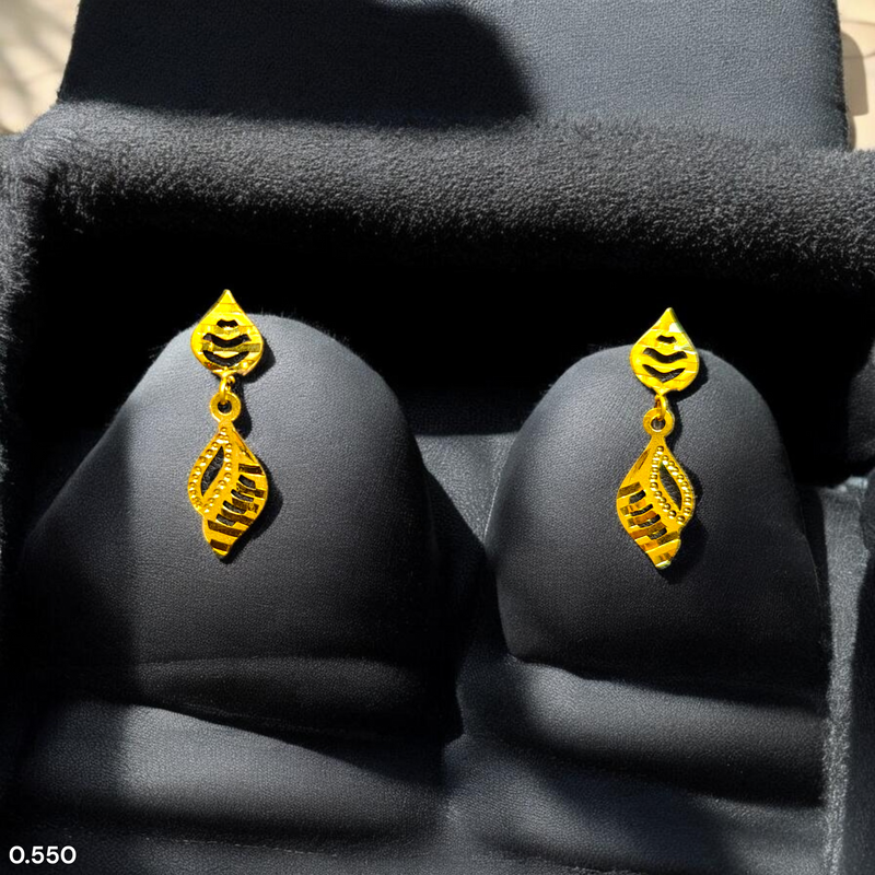 GOLD EARRINGS- WGT: 0.550 GM APPROX BIS CERTIFIED HUID HALLMARK 9KT GOLD EARRINGS 1 PAIR FOR WOMEN.