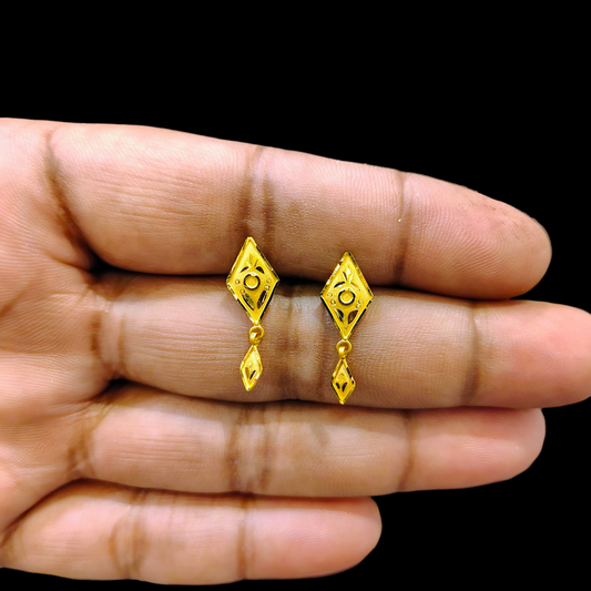 (GSE22) BIS CERTIFIED WGT: 0.650 GM APPROX HUID HALLMARK 916 22KT GOLD TOPS 1 PAIR FOR WOMEN.