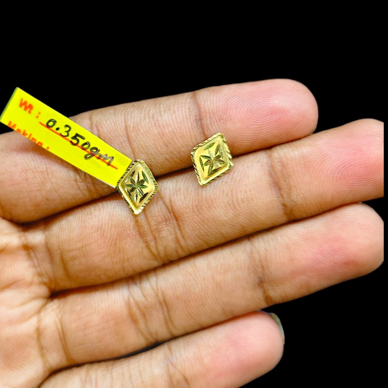 GOLD TOPS- BIS CERTIFIED (WGT: 0.350 GM APPROX) HUID HALLMARK 375 9KT GOLD TOPS 1 PAIR BEST FOR MARRIAGE GIFT.