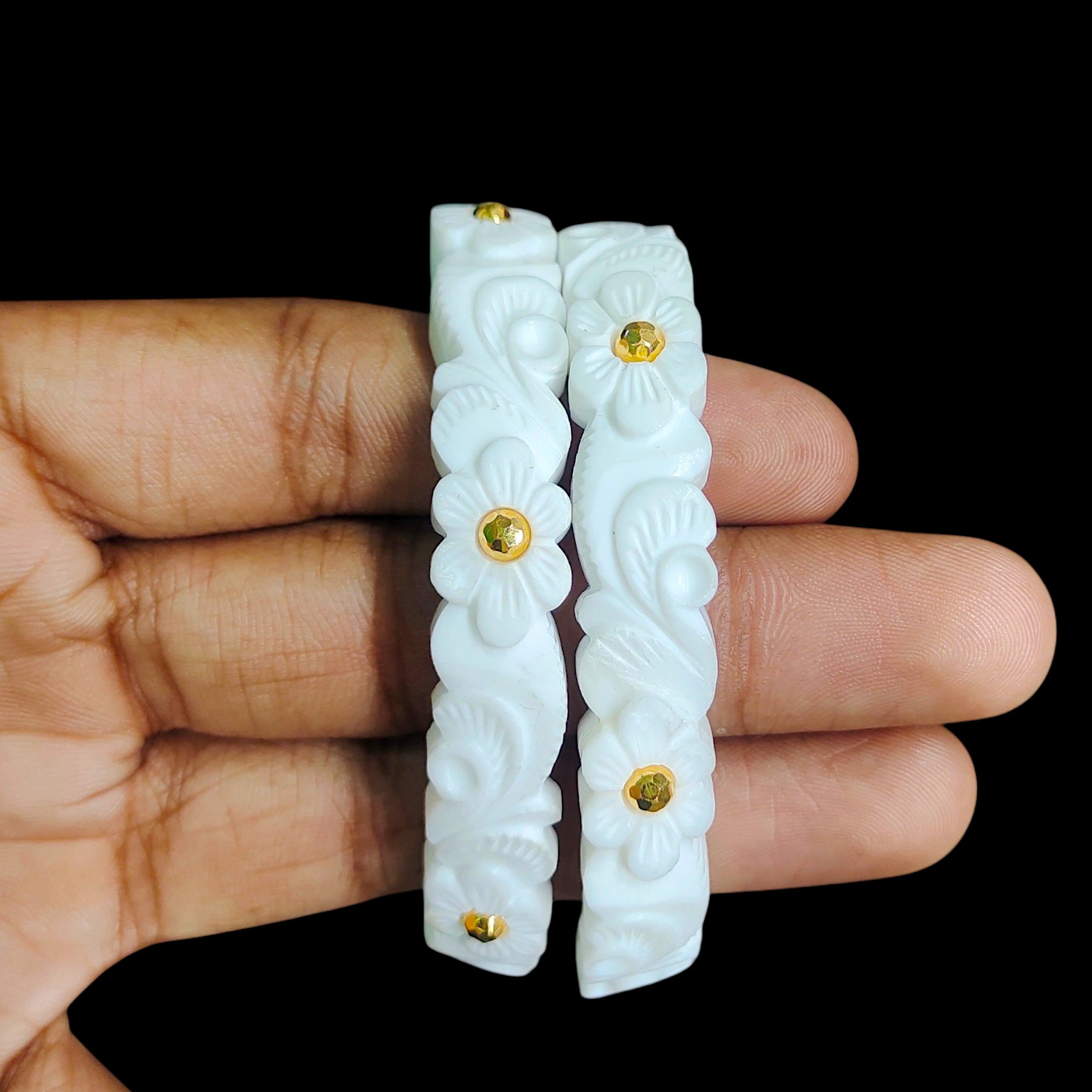 GSB22K- SIZE:25 (WGT: 1.280 GM APPROX) BIS CERTIFIED HUID HALLMARK 22KT GOLD SAKHA BADHANO 1 PAIR FOR WOMEN FOR REGULAR USE.