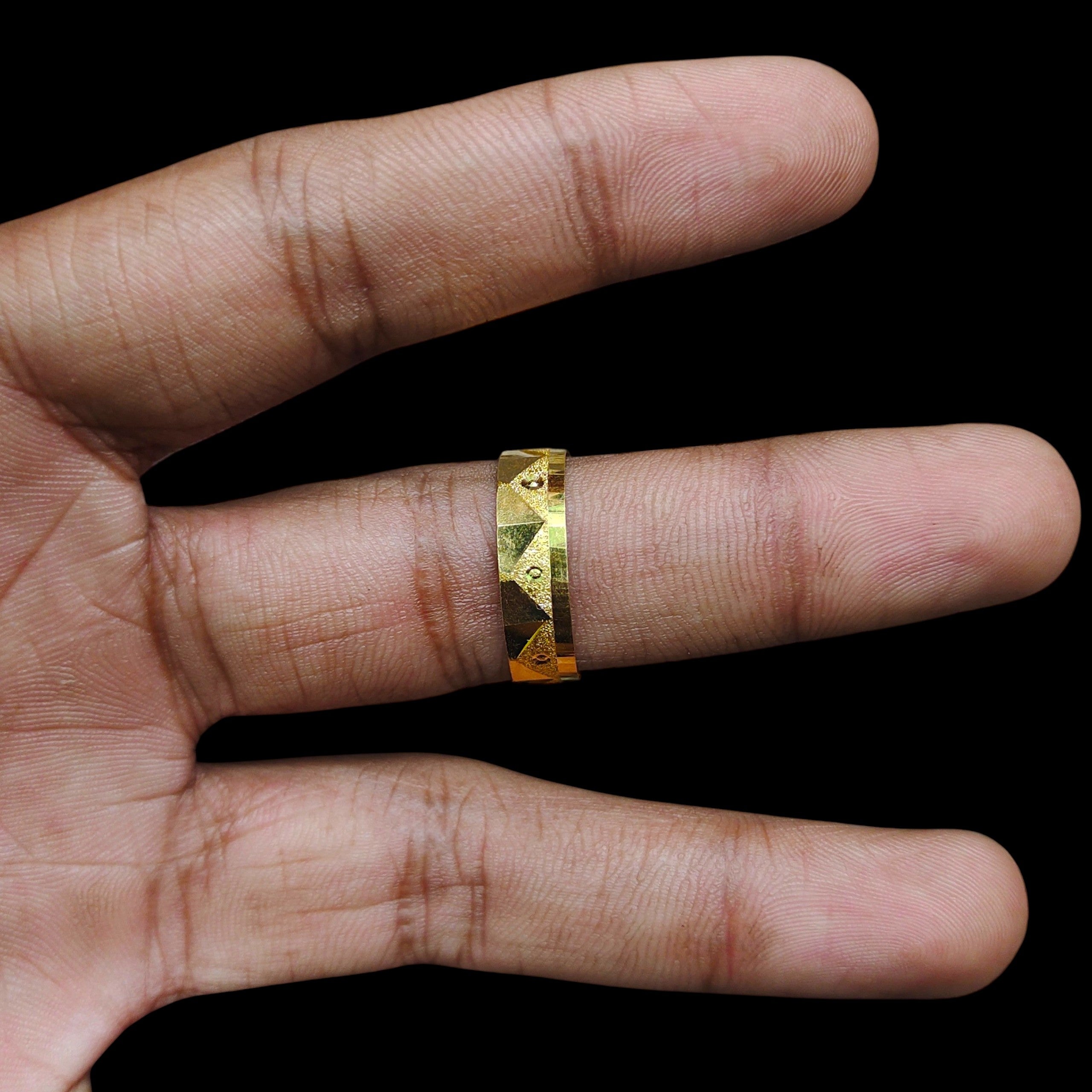 LADIES RING- (SIZE: 23 ) WGT: 1.570 GM APPROX BIS CERTIFIED HUID HALLMARK 916 22KT GOLD RING FOR WOMEN 1 PIECE.