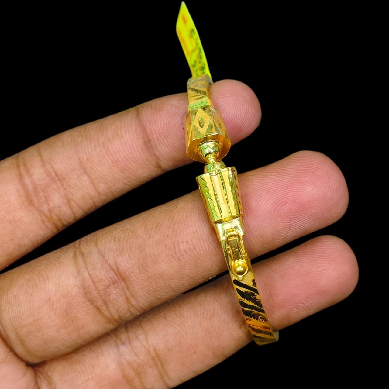 GOLD BRACELET NOA- (SIZE: 24) WGT: 5.490 GM APPROX 22KT HUID HALLMARK GOLD NOA BANGLES 1 PIECE.