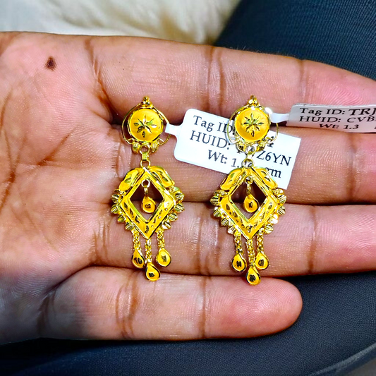 (GER22) BIS CERTIFIED WGT: 2.560 GM APPROX HUID HALLMARK 916 22KT GOLD EARRINGS KANBALA 1 PAIR FOR WOMEN.