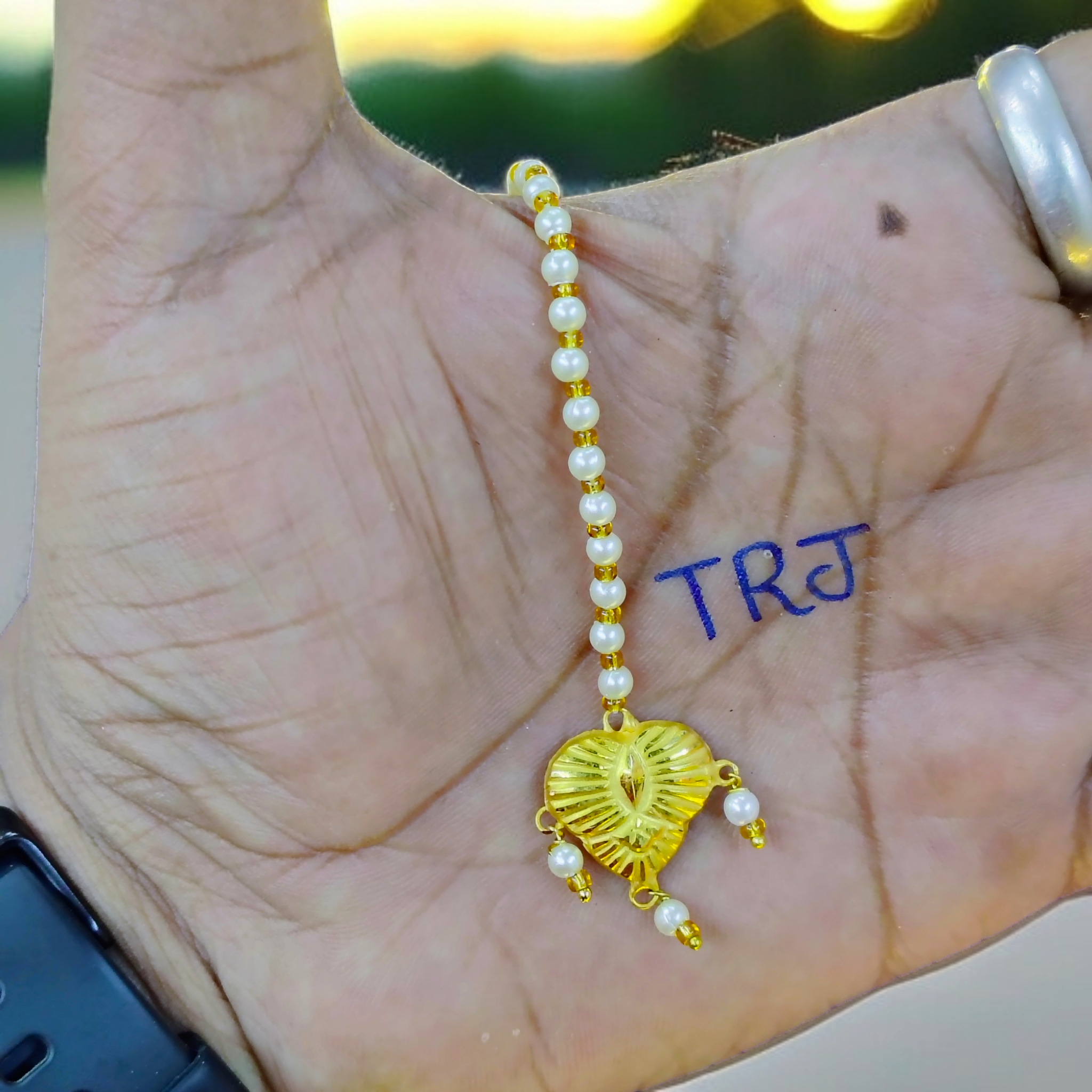 (GTMT) PAAN DESIGN (WGT: 0.270 GM APPROX) KDM GOLD (MANGTIKA) MOTI TICKLY 1 PIECE (50 TONCH) BEST FOR GIFT IN MARRIAGE.
