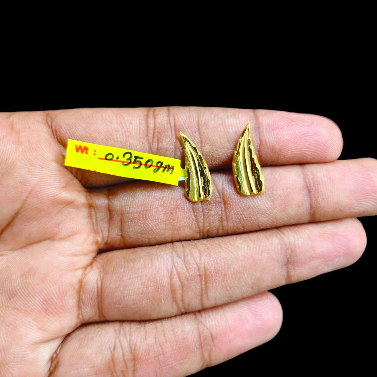 GOLD TOPS- BIS CERTIFIED (WGT: 0.350 GM APPROX) HUID HALLMARK 375 9KT GOLD TOPS 1 PAIR BEST FOR MARRIAGE GIFT.