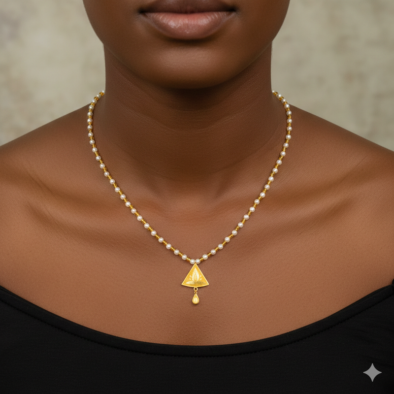GOLD LOCKET- WGT: 0.350 GM APPROX BIS CERTIFIED HUID HALLMARK 22KT GOLD MOTI LOCKET 1 PIECE FOR WOMEN (WITH PUTI CHAIN).