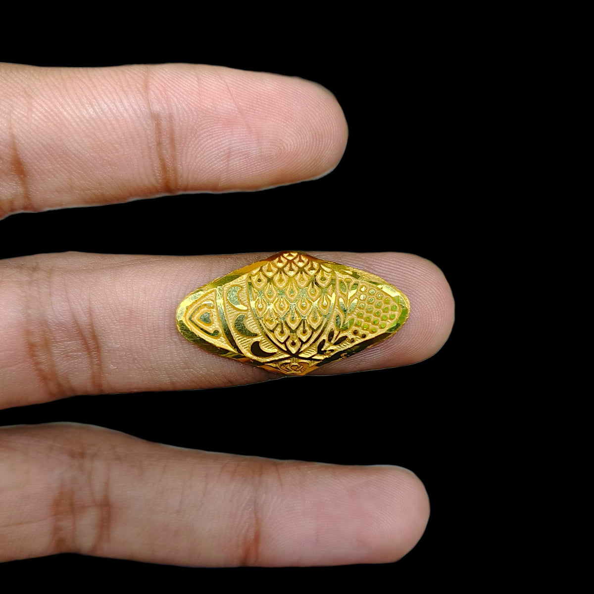 LADIES RING (BA8Q9G)-(SIZE: 15) WGT: 0.820 GM APPROX BIS CERTIFIED HUID HALLMARK 375 9KT GOLD RING FOR WOMEN 1 PIECE.