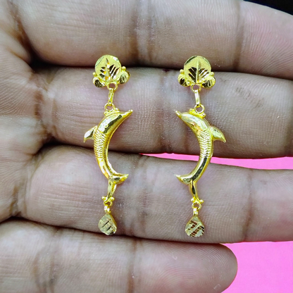 TRJ WGT: 1.460 GM APPROX HUID HALLMARK 22KT GOLD EARRINGS 1 PAIR FOR WOMEN.