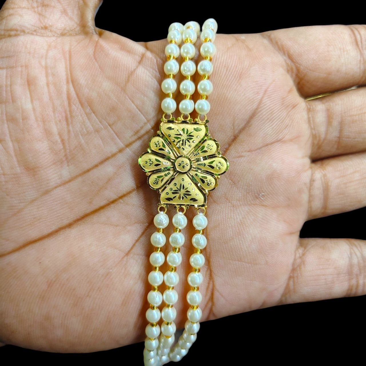 GOLD MANTASHA- (WGT: 0.980 GM APPROX) BIS CERTIFIED HUID HALLMARK 375 9KT GOLD MOTI MANTASHA WITH PEARL CHAIN FOR WOMEN.(P2GYUG)