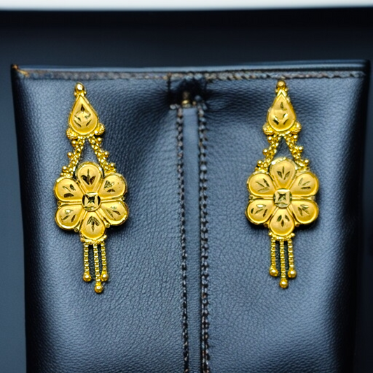 (GEK) TRJ WGT: 3.180 GM APPROX HUID HALLMARK 22KT GOLD EARRINGS KANBALA 1 PAIR FOR WOMEN.