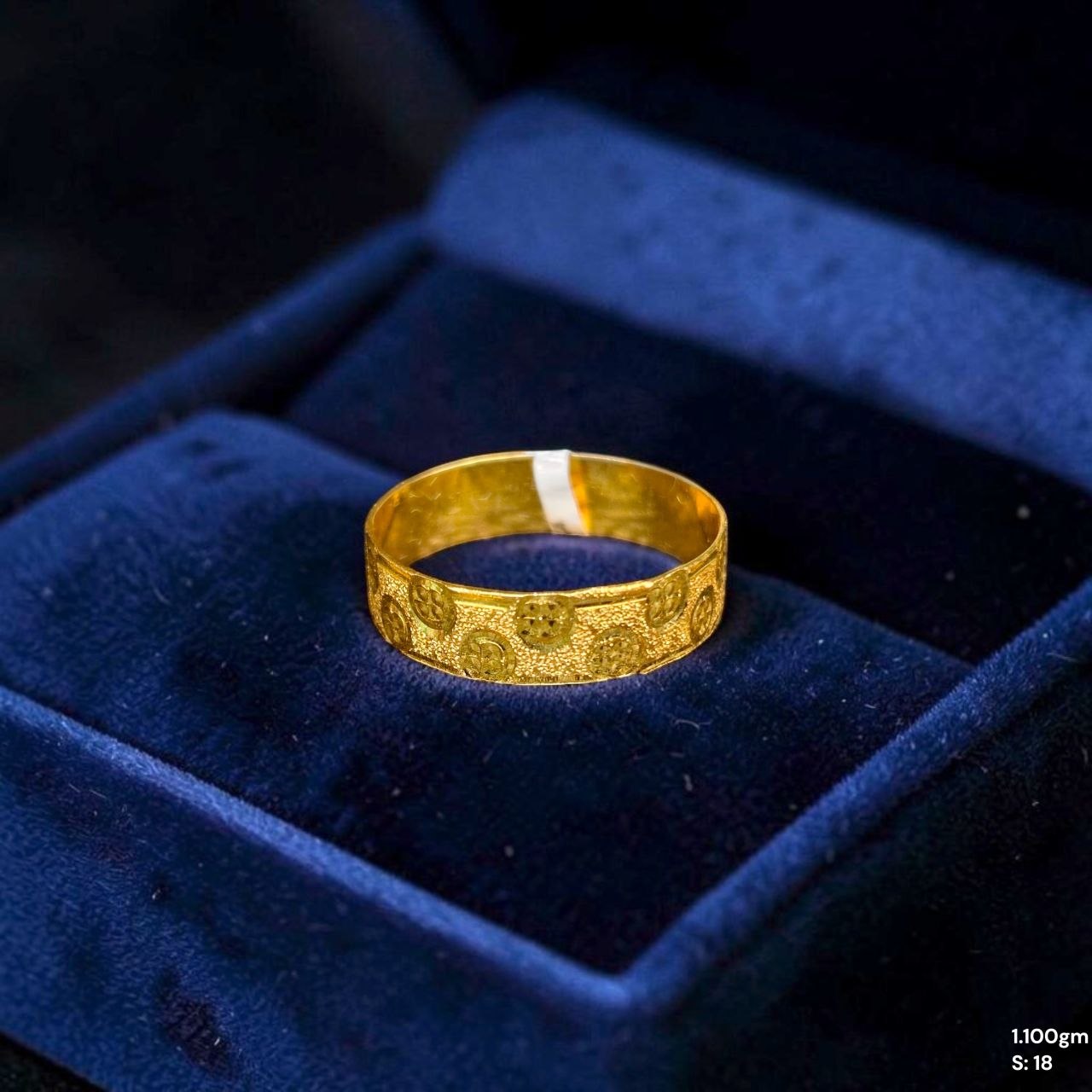 GENTS RING- TRJ (SIZE:18) WGT: 1.100 GM APPROX BIS CERTIFIED HUID HALLMARK 375 9KT GOLD FINGER RING FOR MEN 1 PIECE.(DDISDR)