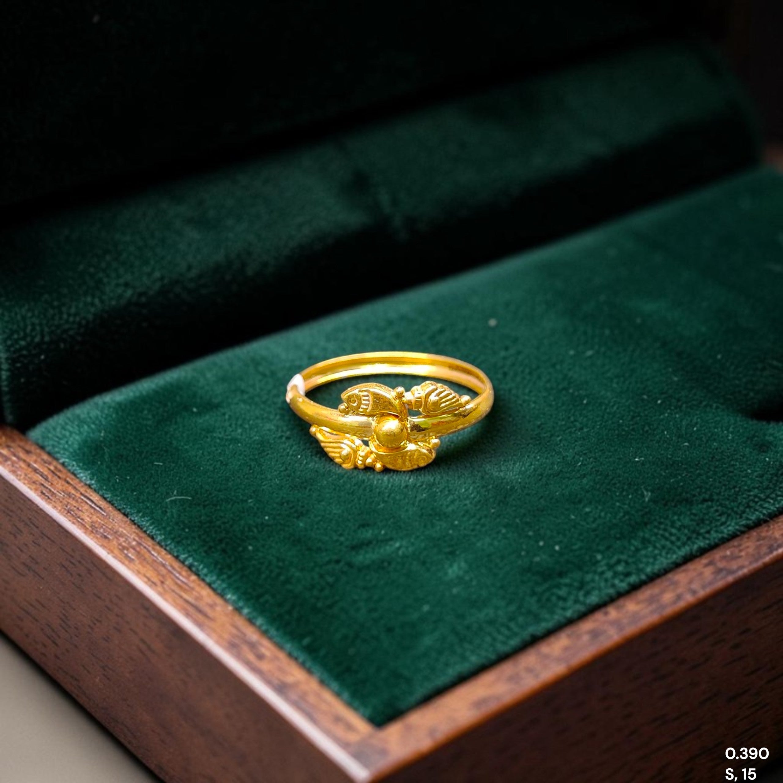 LADIES RING- (SIZE: 15) WGT: 0.390 GM APPROX BIS CERTIFIED HUID HALLMARK 9KT GOLD THUMB RING FOR UNISEX 1 PIECE.