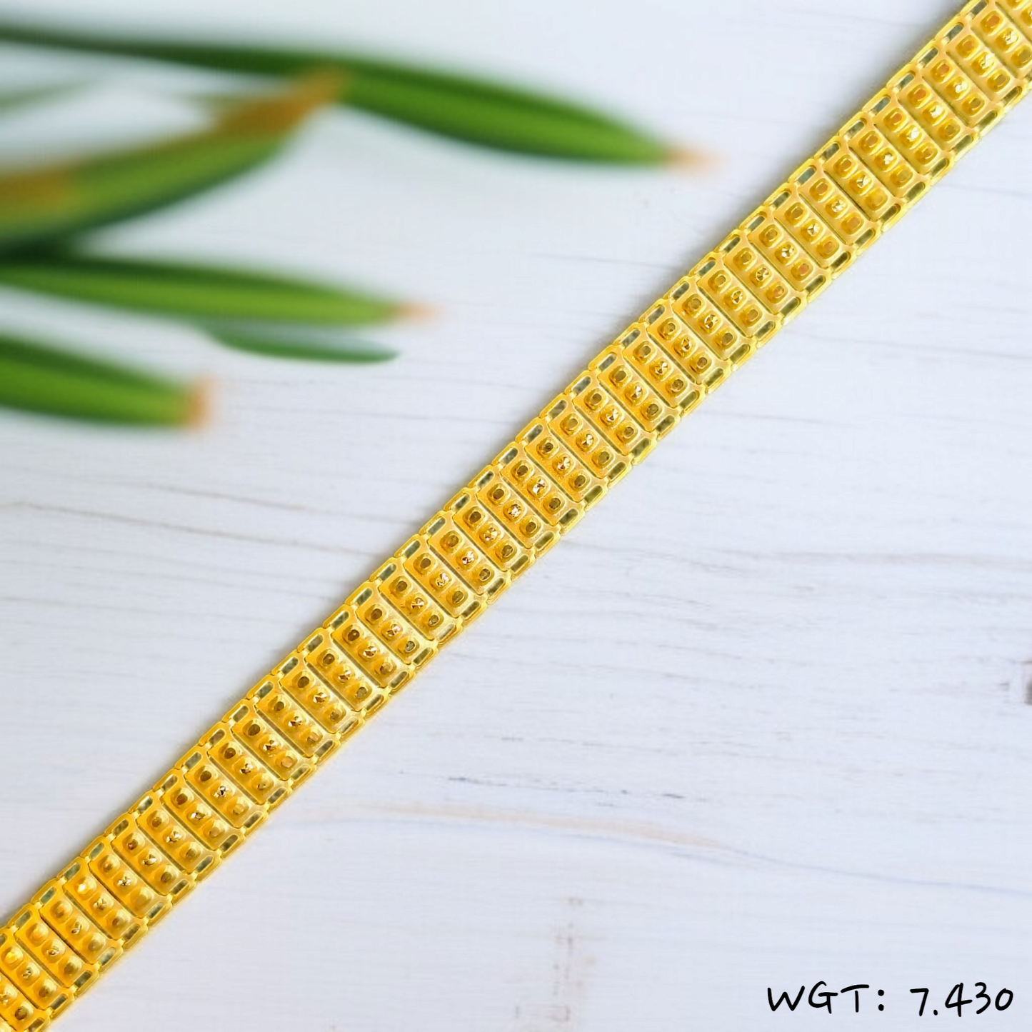 TRJ 3N79X1 8" INCH WGT: 7.430 GM APPROX HUID HALLMARK 22KT GOLD WRISTLET 1 PIECE FOR UNISEX STYLE.