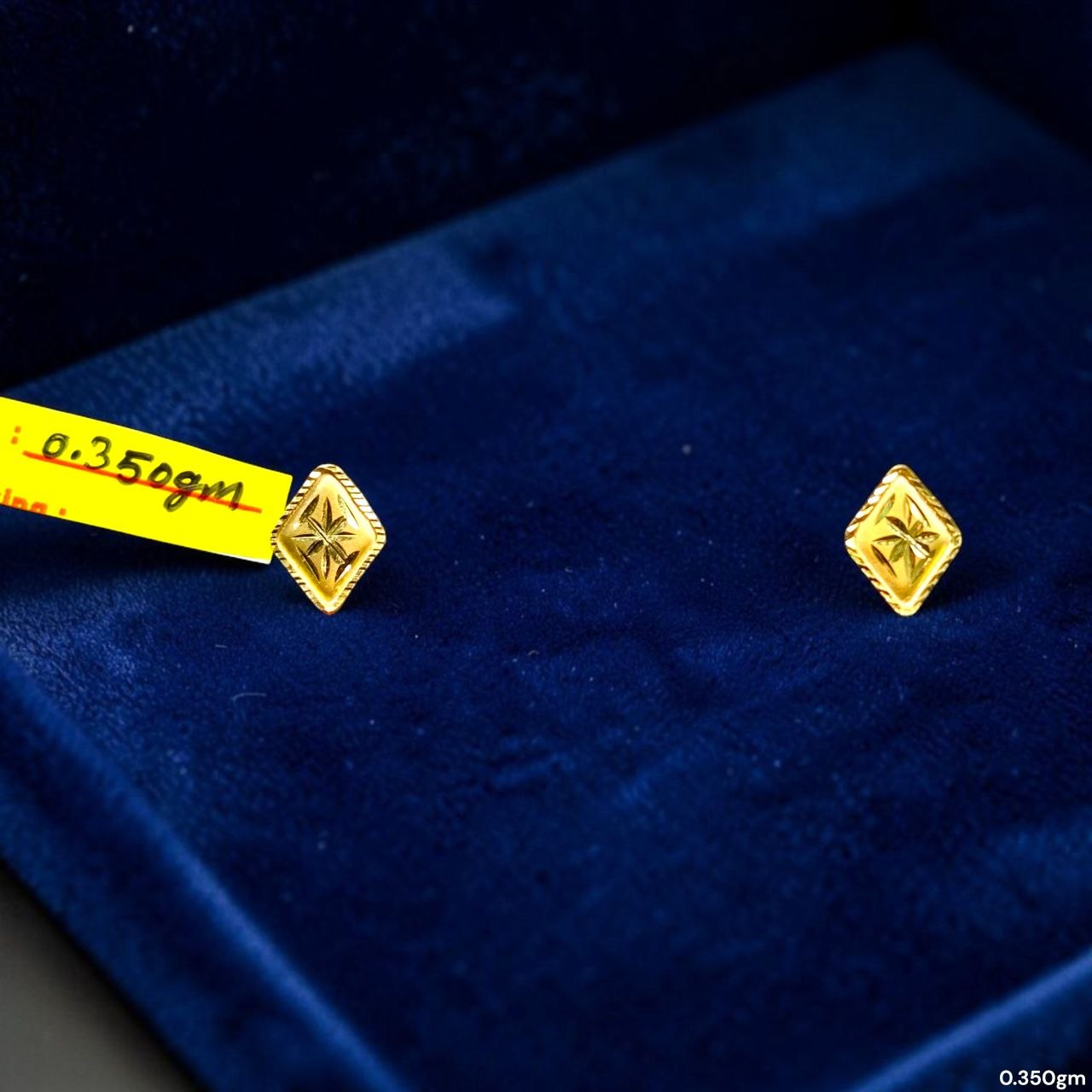 GOLD TOPS- BIS CERTIFIED (WGT: 0.350 GM APPROX) HUID HALLMARK 375 9KT GOLD TOPS 1 PAIR BEST FOR MARRIAGE GIFT.