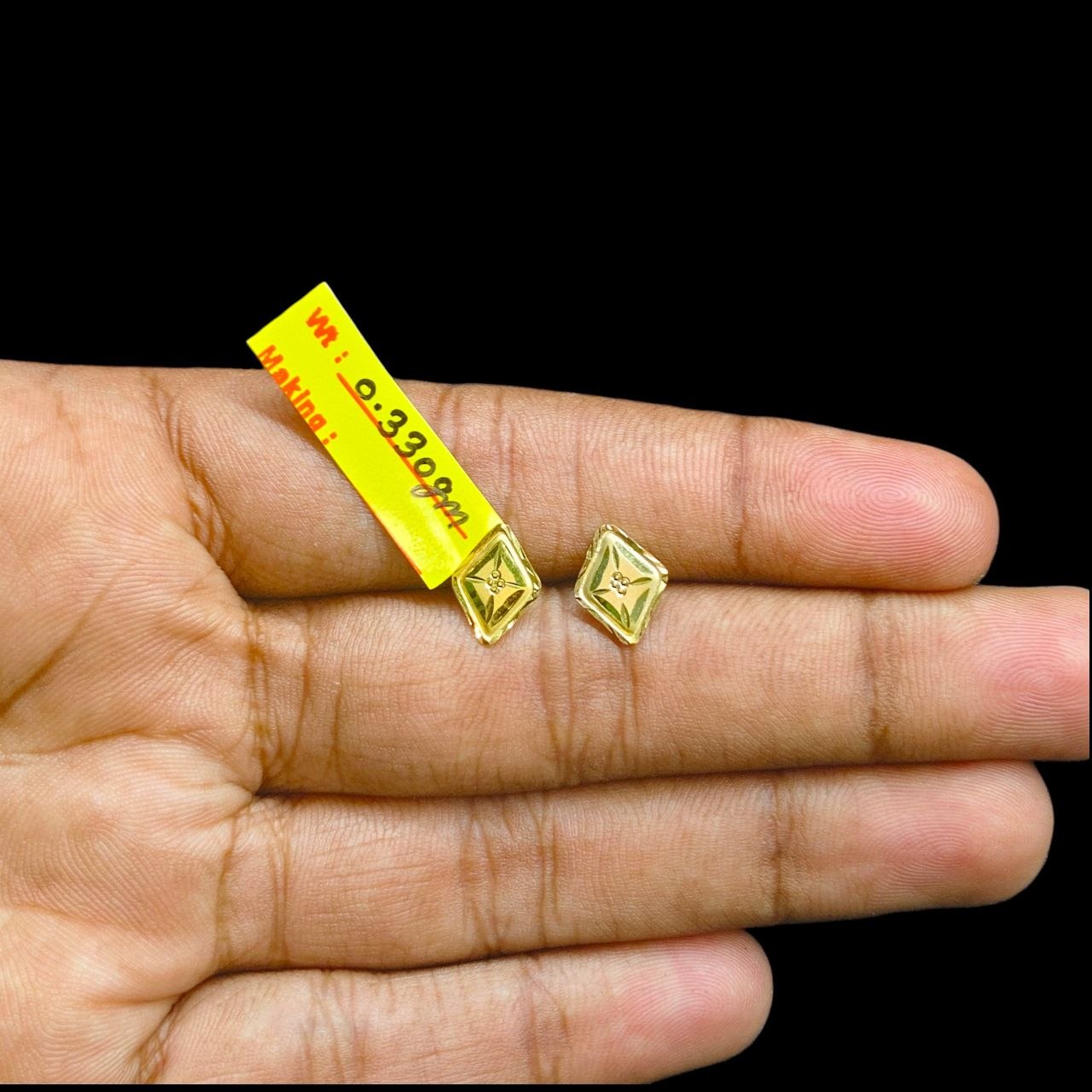 GOLD TOPS- BIS CERTIFIED (WGT: 0.330 GM APPROX) HUID HALLMARK 375 9KT GOLD TOPS 1 PAIR BEST FOR MARRIAGE GIFT.