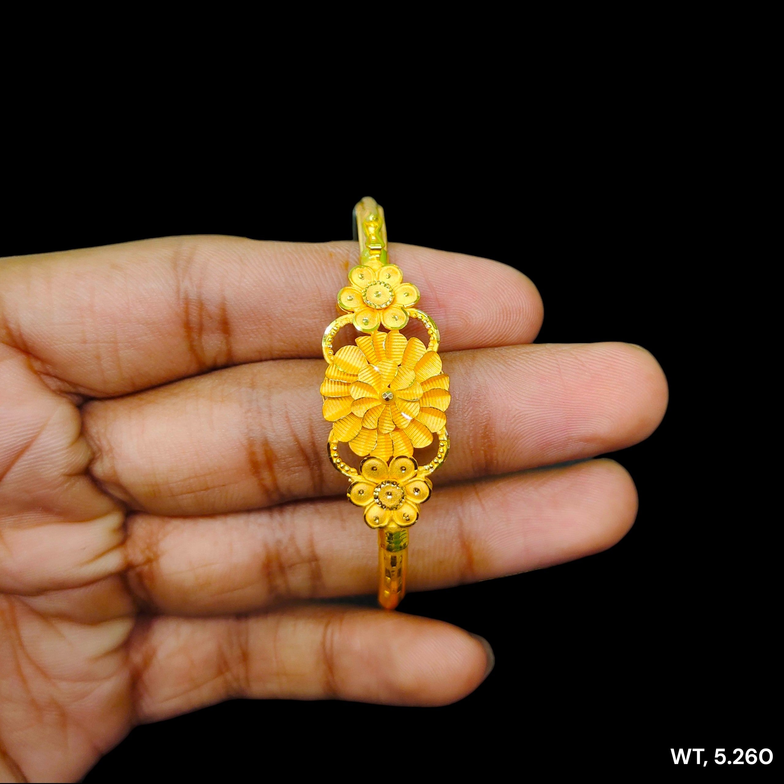 GOLD NOA- (SIZE: 24) WGT: 5.260 GM APPROX BIS CERTIFIED HUID HALLMARK 22KT GOLD NOA BADHANO BANGLES 1 PIECE FOR WOMEN.