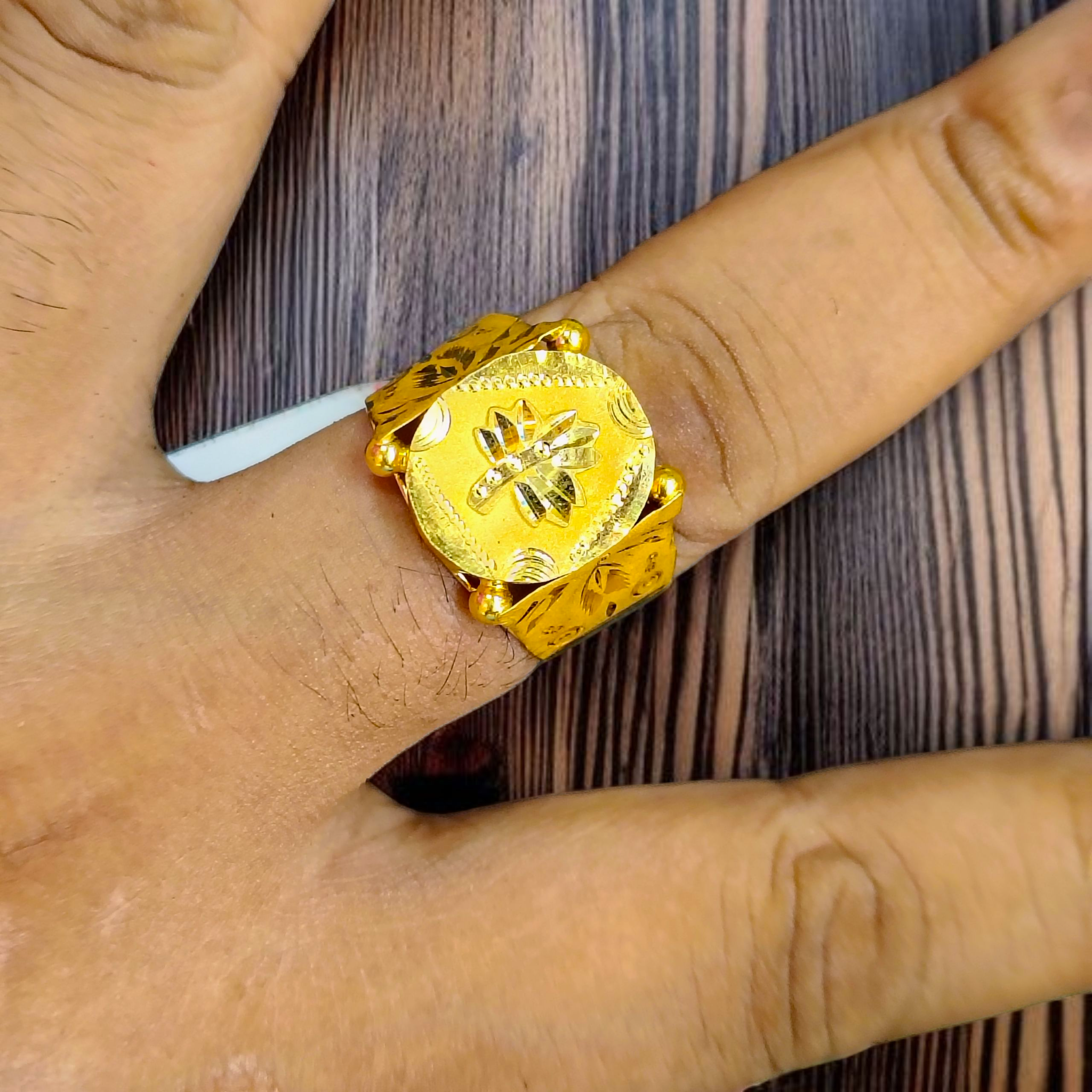 (GGFR) SIZE:22 (WGT: 2.170 GRAM APPROX) BIS CERTIFIED HUID HALLMARK 916 22KT GOLD GENTS FINGER RING FOR MENS 1 PIECE.