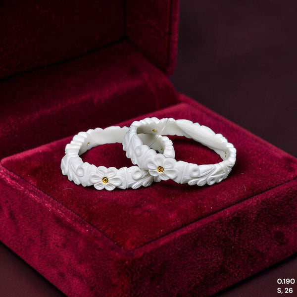 GSB9K- (XRZY8V)-(LJQTV2) (SIZE:26) (WGT: 0.190 GM APPROX) BIS CERTIFIED HUID HALLMARK 375 9KT GOLD SAKHA BADHANO 1 PAIR FOR WOMEN NOT FOR REGULAR USE.