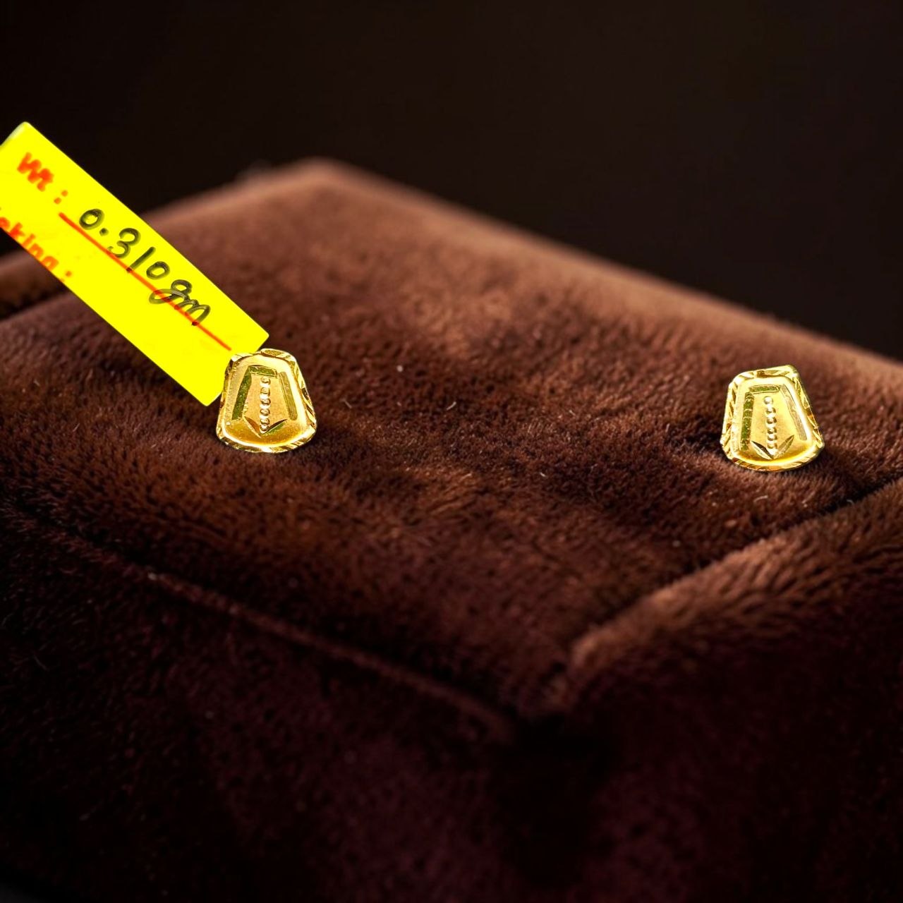 GOLD TOPS- BIS CERTIFIED (WGT: 0.310 GM APPROX) HUID HALLMARK 375 9KT GOLD TOPS 1 PAIR BEST FOR MARRIAGE GIFT.