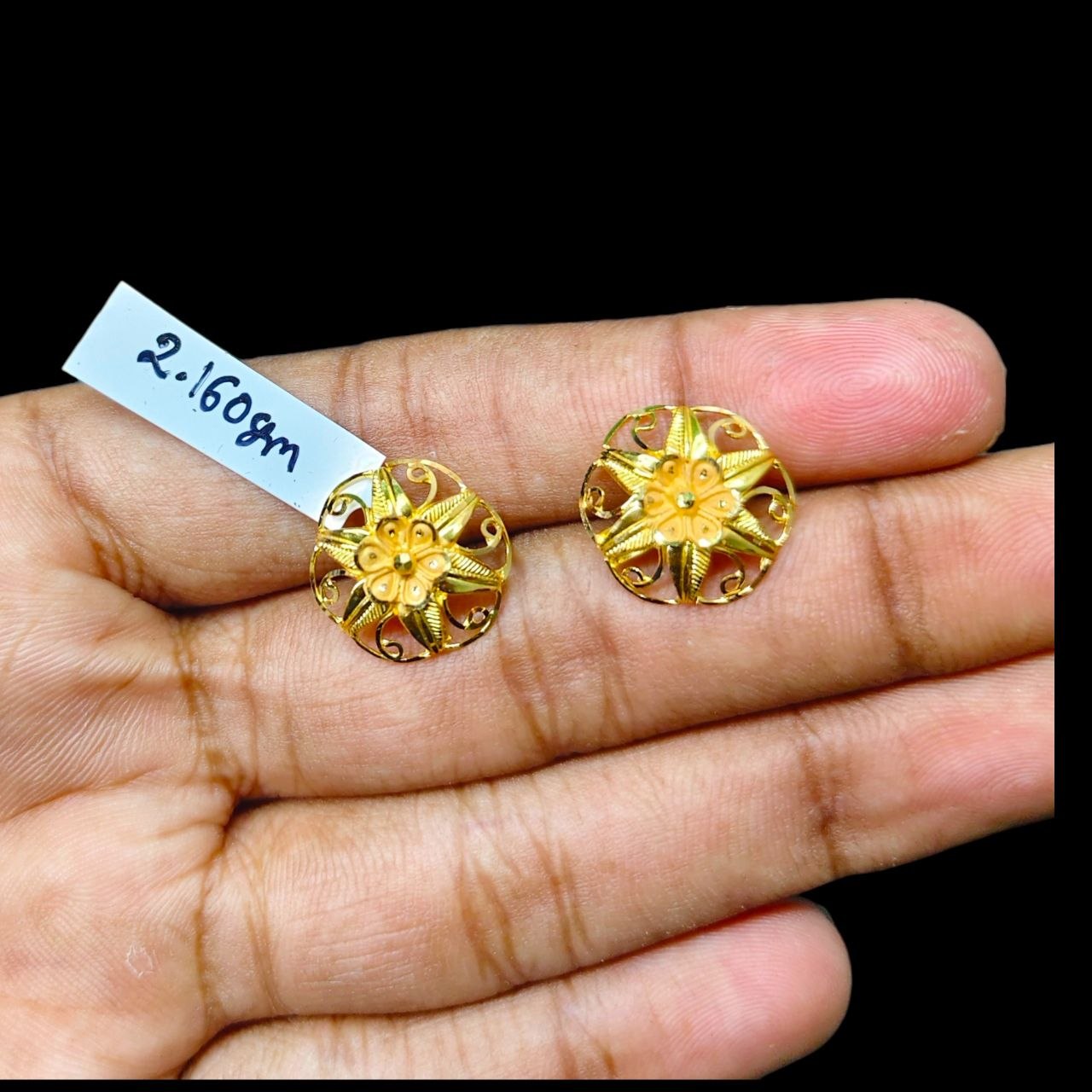GOLD TOPS- BIS CERTIFIED WGT: 2.160 GM APPROX HUID HALLMARK 916 22KT GOLD TOPS 1 PAIR FOR WOMEN.