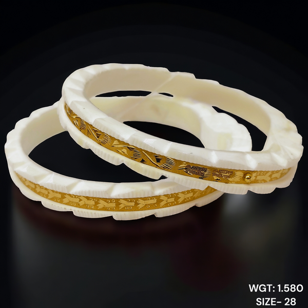 (GSP) TRJ (SIZE: 28) WGT: 1.580 GM APPROX HUID HALLMARK 22KT GOLD SAKHA BANGLES 1 PAIR DESIGN FOR REGULAR USE.