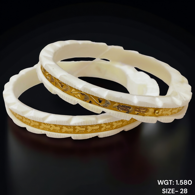 (GSP) TRJ (SIZE: 28) WGT: 1.580 GM APPROX HUID HALLMARK 22KT GOLD SAKHA BANGLES 1 PAIR DESIGN FOR REGULAR USE.