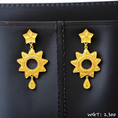 TRJ WGT: 2.300 GM APPROX HUID HALLMARK 22KT GOLD EARRINGS KANBALA 1 PAIR FOR WOMEN.