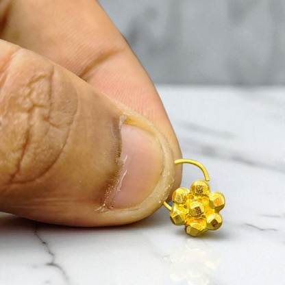 RAJLAXMI WGT: 0.470 GM APPROX HUID HALLMARK 22KT GOLD NOSEPIN 1 PIECE FOR WOMEN.
