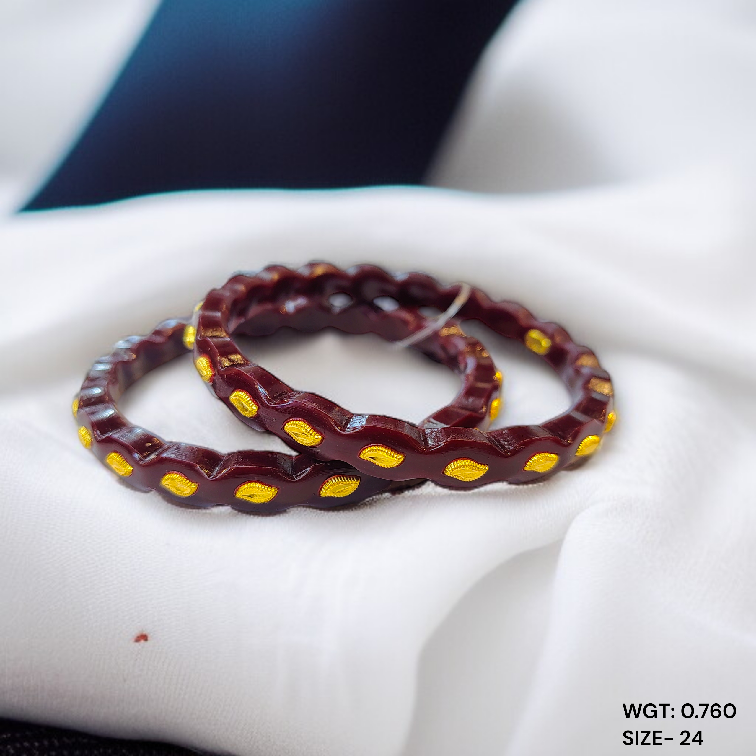 PASTING POLA- TRJ (SIZE: 24) WGT: 0.760 GM APPROX 22KT HUID HALLMARK GOLD PASTING POLA BANGLES 1 PAIR (FULL BODY WORK).