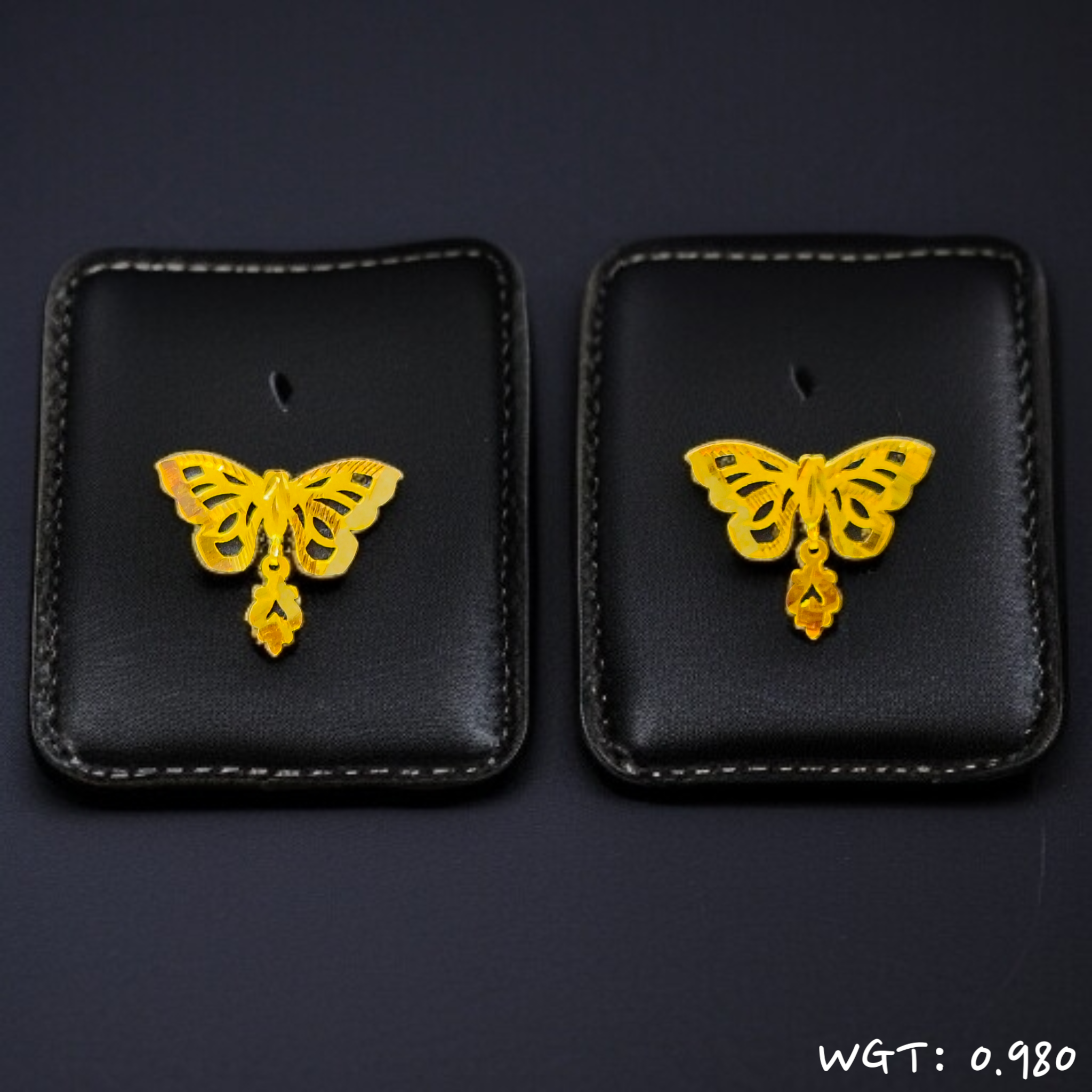 (GES22) RAJLAXMI WGT: 0.980 GM APPROX HUID HALLMARK 916 22KT GOLD EAR TOPS STUD 1 PAIR FOR REGULAR USE.