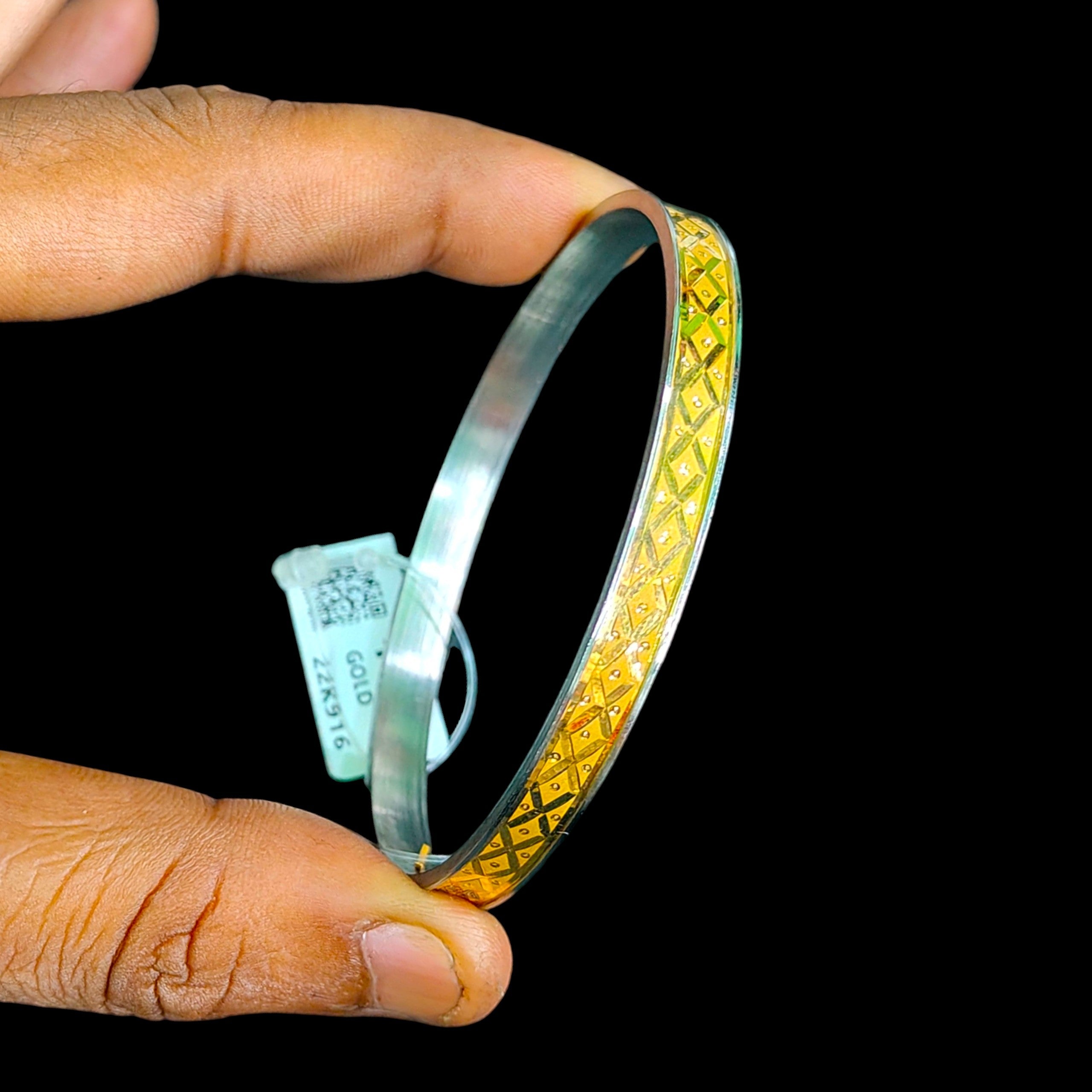 GOLD CHURI NOA- (SIZE: 27) WGT: 1.050 GM APPROX 22KT HUID HALLMARK GOLD NOA BANGLES 1 PIECE.