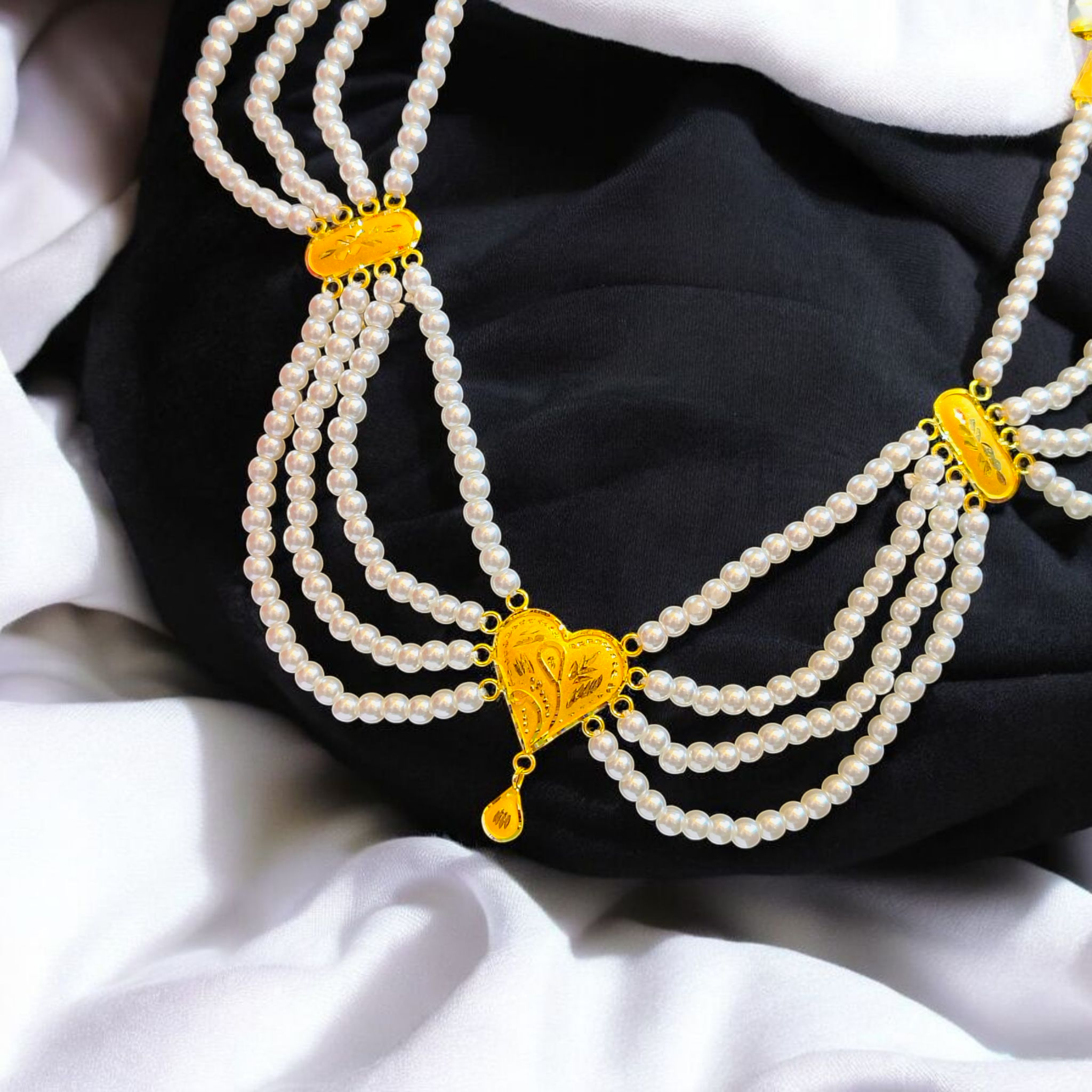(GMH) RAJLAXMI WGT: 1.930 GM APPROX HUID HALLMARK 22KT GOLD MOTI NECKLACE 1 PIECE WITH ADJUSTABLE TASSEL.