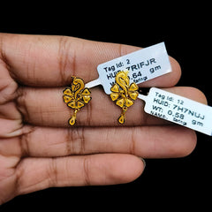GOLD EARRINGS- (7H7NUJ)-(7RIFJR) (WGT: 1.220 GM APPROX) BIS CERTIFIED HUID HALLMARK 916 22KT GOLD EARRINGS 1 PAIR FOR WOMEN.