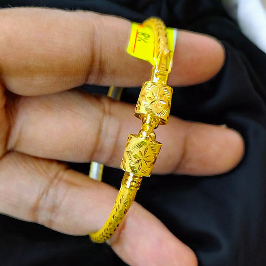 (GSN22) TRJ (SIZE: 26) WGT: 5.020 GM APPROX 22KT HUID HALLMARK GOLD NOA BADHANO BANGLES 1 PIECE.