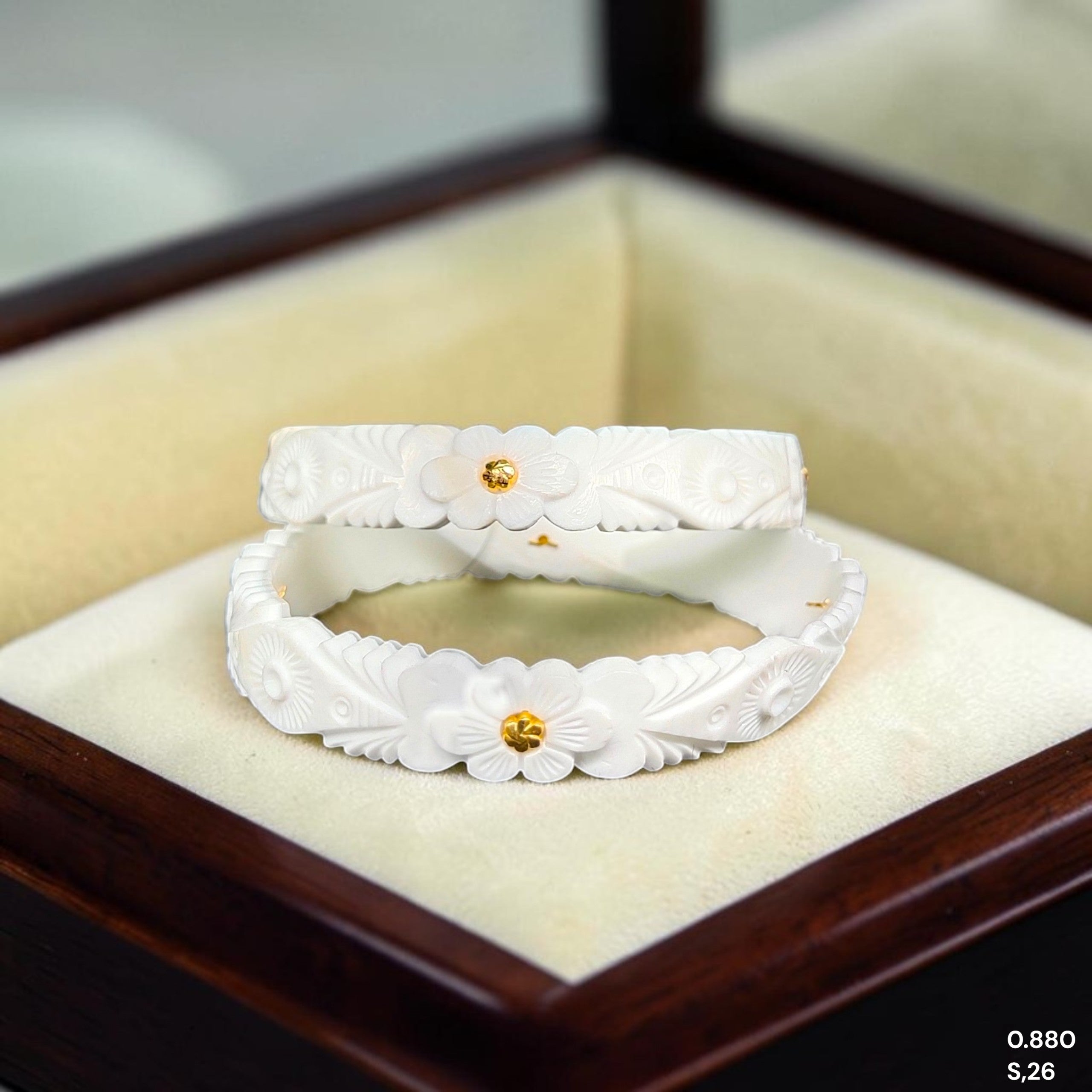 GSB22K- SIZE:26 (WGT: 0.880 GM APPROX) BIS CERTIFIED HUID HALLMARK 22KT GOLD SAKHA BADHANO 1 PAIR FOR WOMEN FOR REGULAR USE.