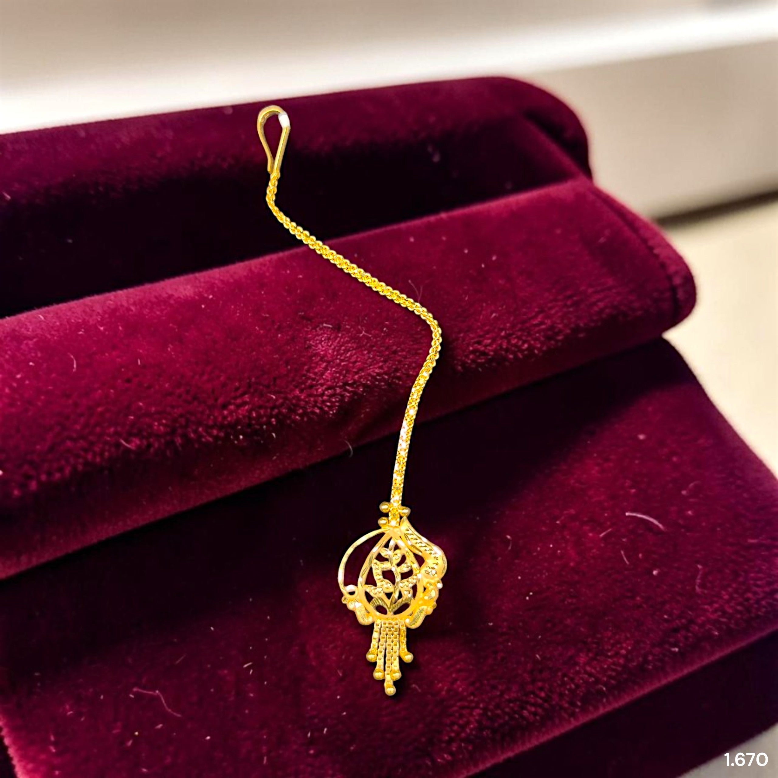 GOLD TICKLY- (WGT: 1.670 GM APPROX) CERTIFIED BIS HUID HALLMARK 375 9KT GOLD TICKLY (MANGTIKA) 1 PIECE FOR MARRIAGE.