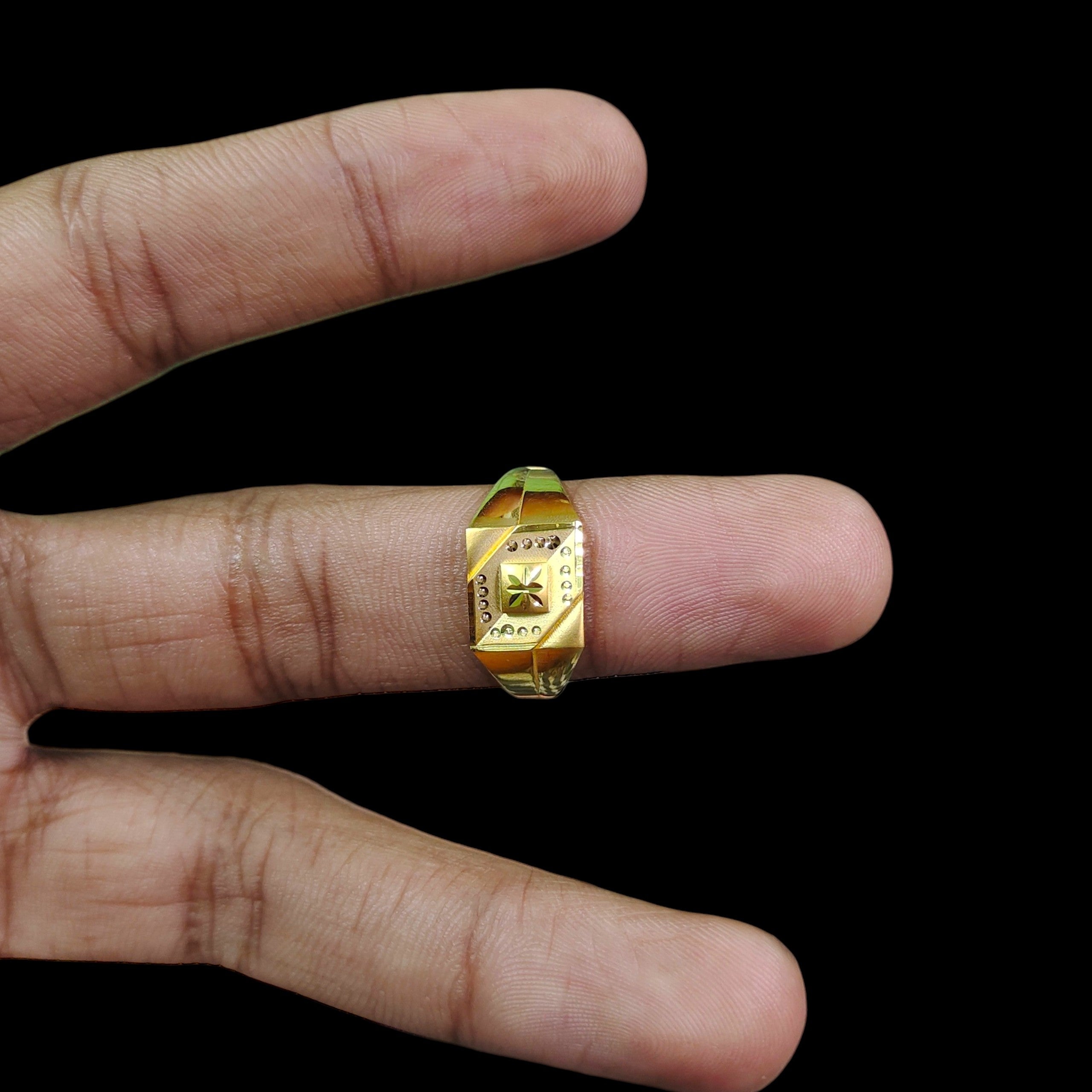 GENTS RING- TRJ (SIZE:18) WGT: 1.470 GM APPROX BIS CERTIFIED HUID HALLMARK 375 9KT GOLD FINGER RING FOR MEN 1 PIECE.