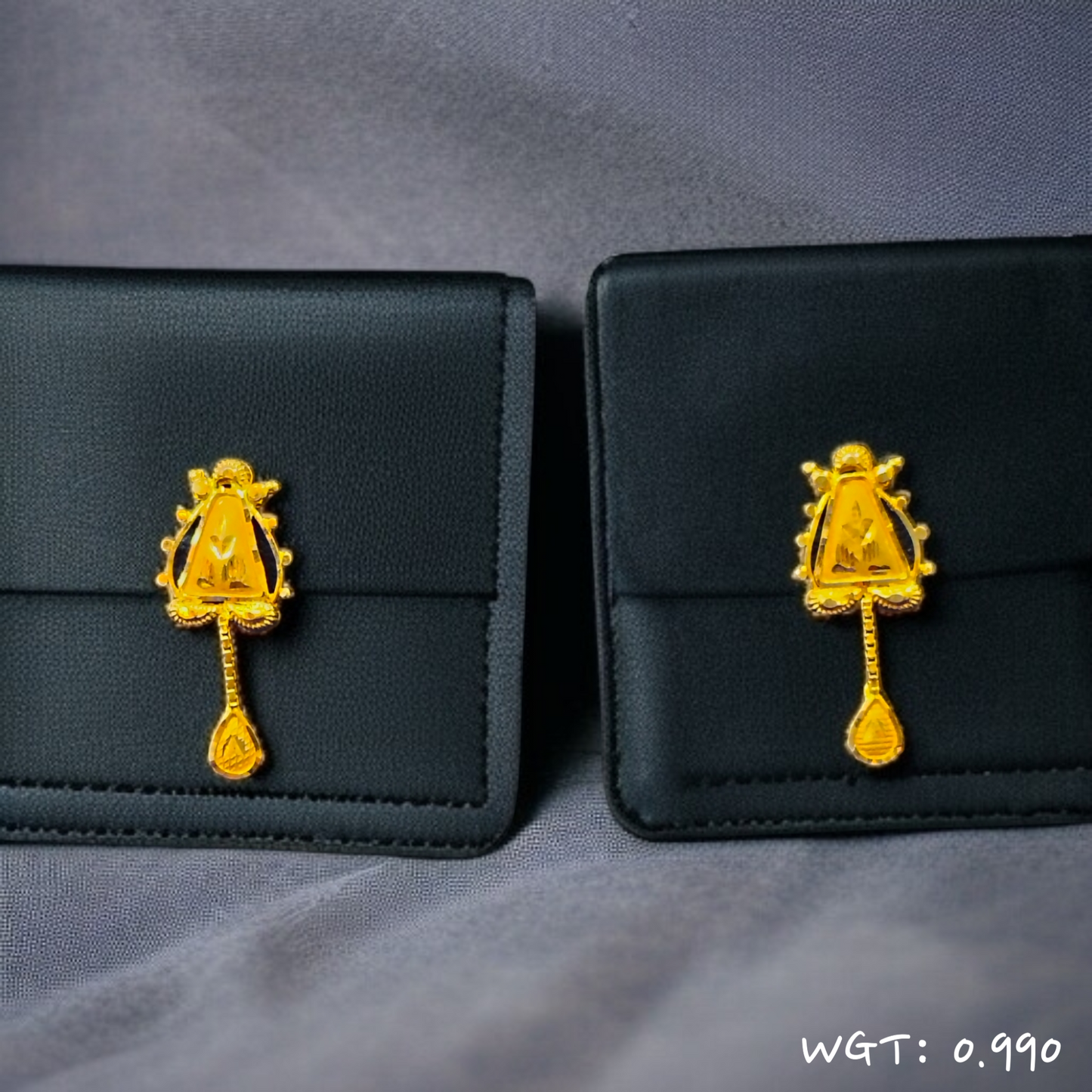 (GPT) RAJLAXMI WGT: 0.990 GM APPROX HUID HALLMARK 916 22KT GOLD EAR TOPS STUD 1 PAIR FOR REGULAR USE.