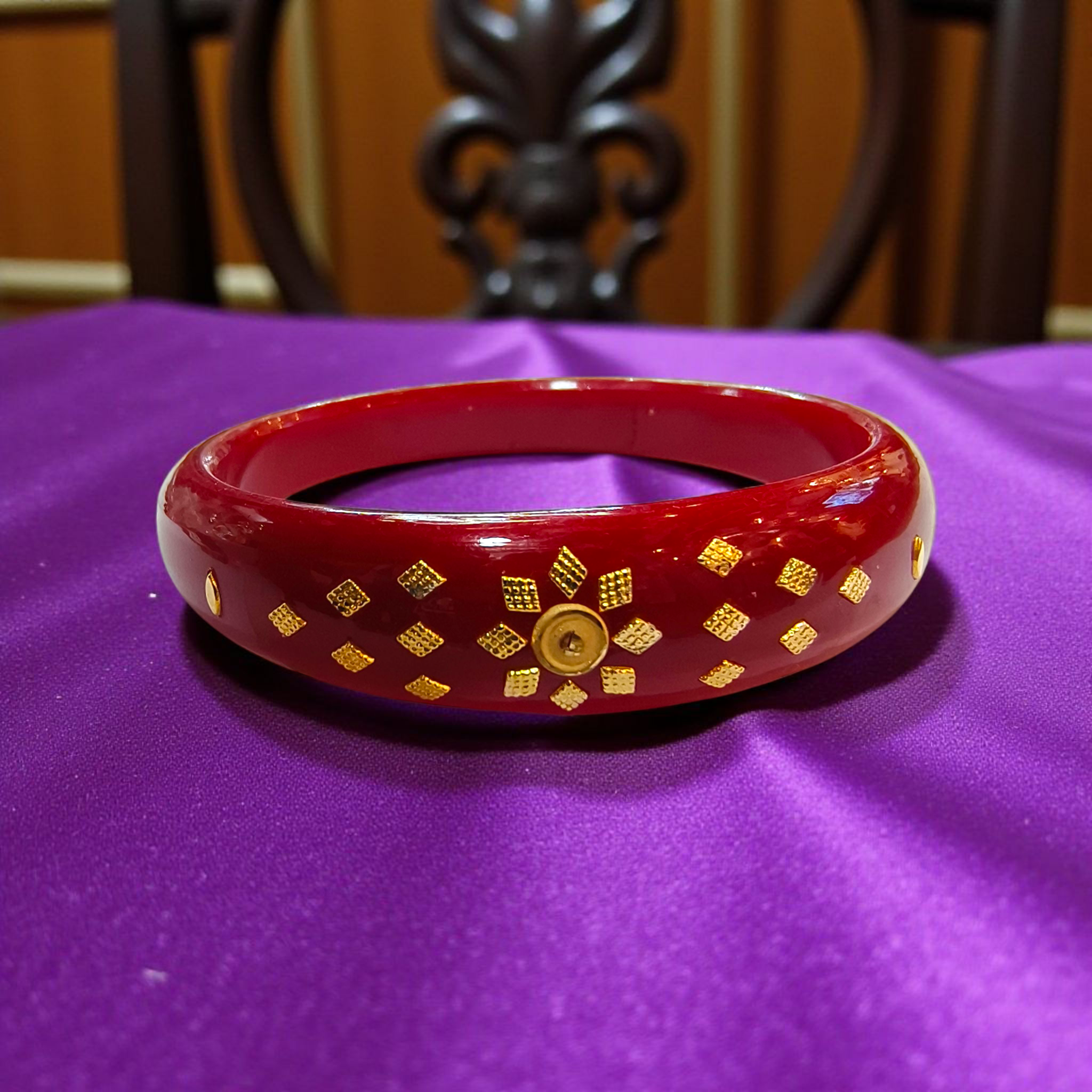 (GBP18) RED COLOUR HUID HALLMARK 18KT GOLD BRACELET POLA 1 PIECE FOR MARRIED WOMEN (REGULAR USE) APPROX WGT: 0.250 GM