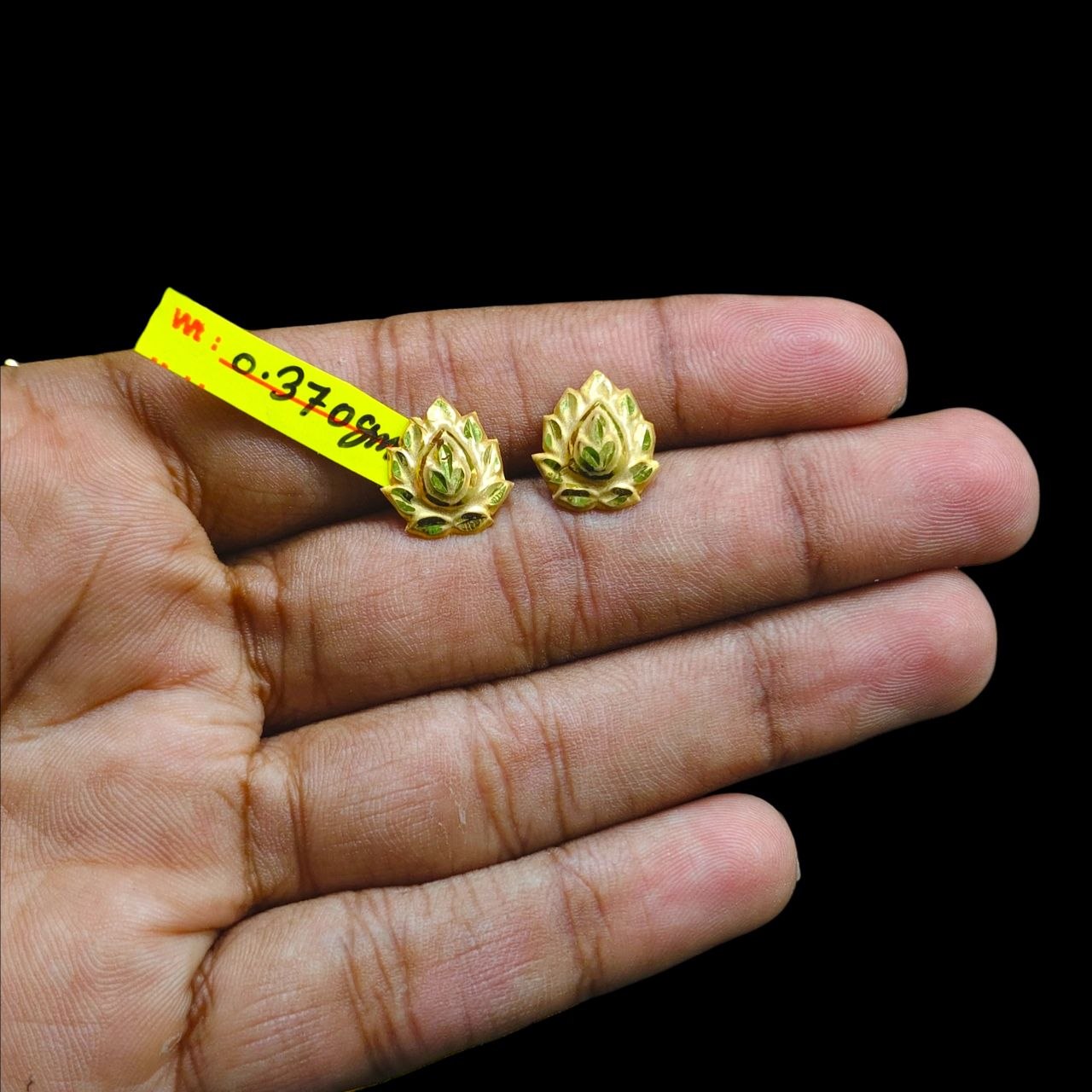 GOLD TOPS- BIS CERTIFIED (WGT: 0.370 GM APPROX) HUID HALLMARK 375 9KT GOLD TOPS 1 PAIR BEST FOR MARRIAGE GIFT.